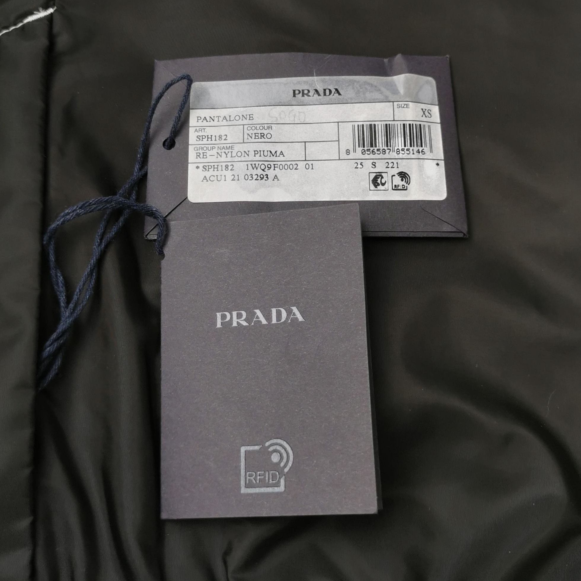 Prada Prada Triangle Logo Black Shorts Size XS 0079 Size US 26 / EU 42 - 4 Thumbnail