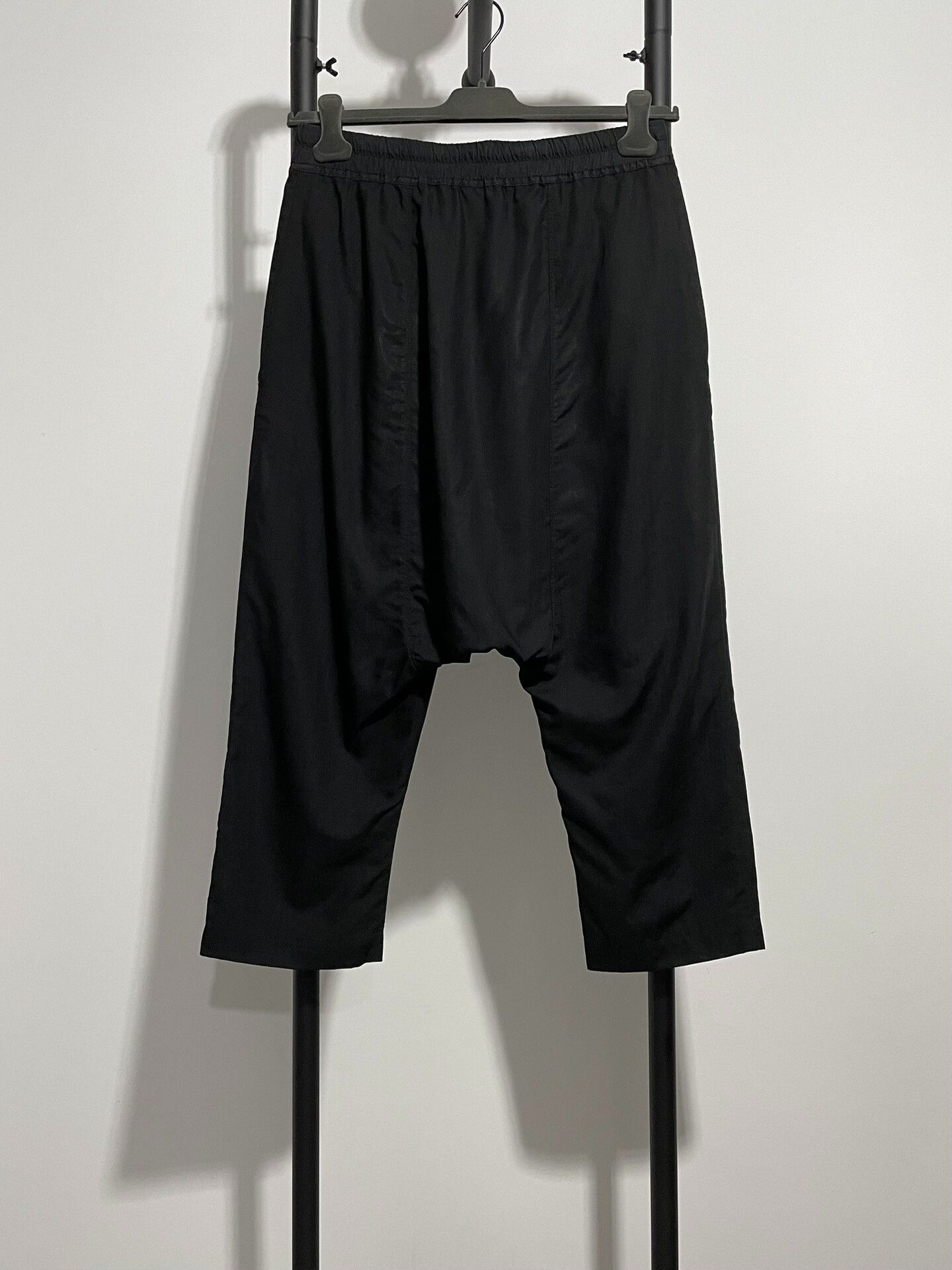 Rick Owens rick owens cropped black pants for men Size US 38 / EU 54 - 2 Thumbnail