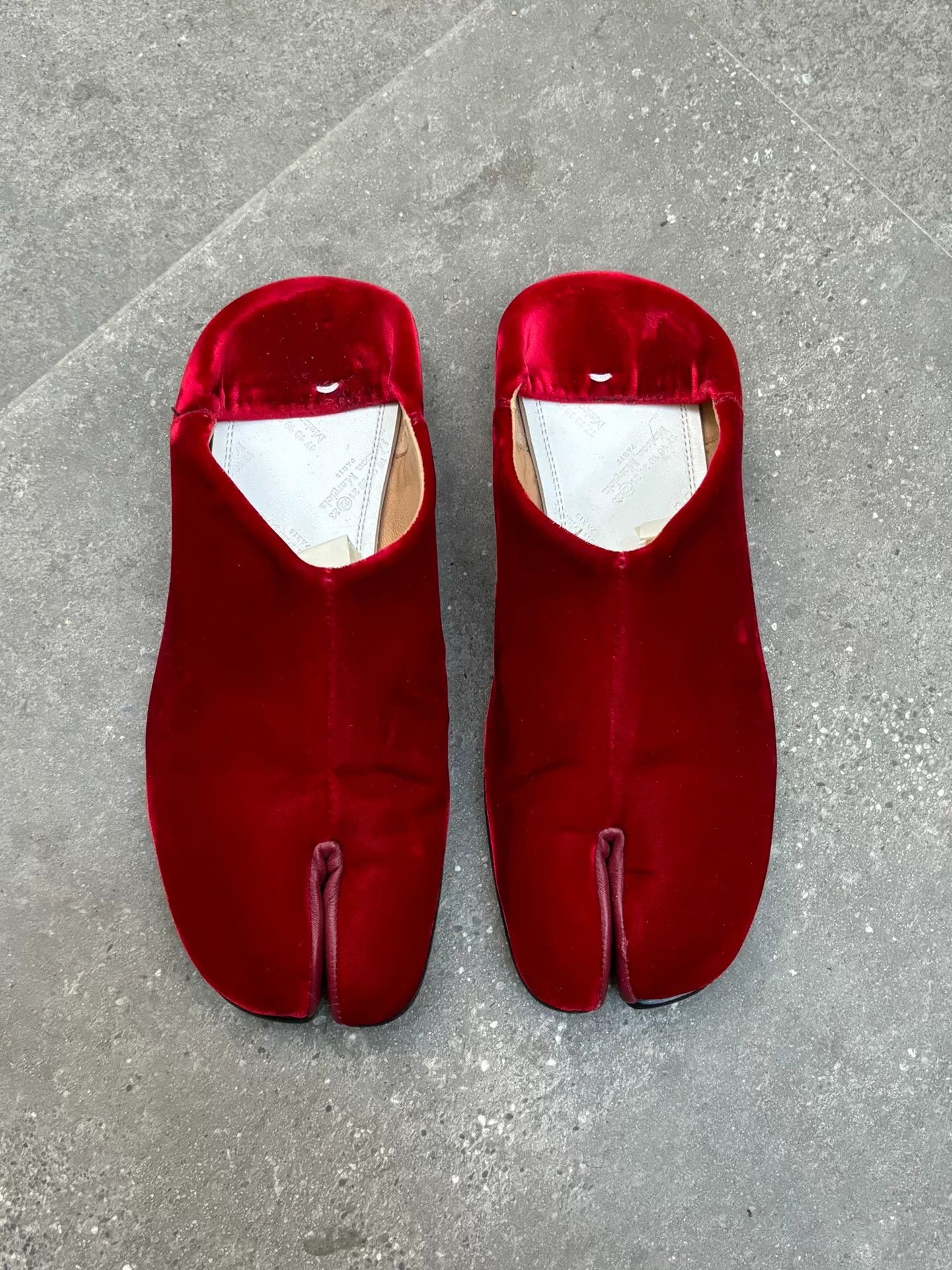 Maison Margiela Maison Margiela Red Velvet Tabi Shoes Size US 7 / IT 37 - 3 Thumbnail