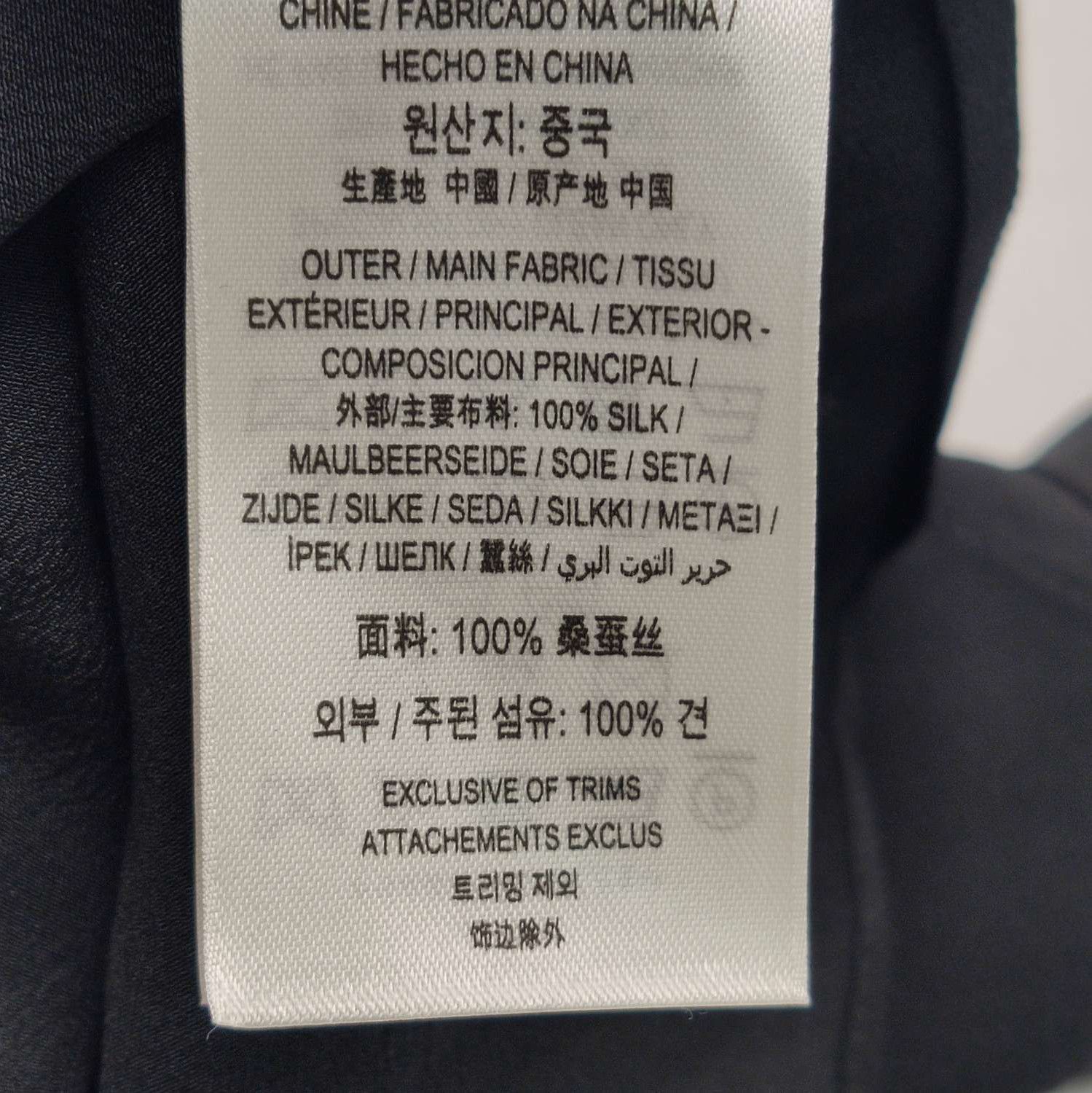 Burberry Burberry Black Silk Sleeveless Blouse 0079 Size US S / EU 44-46 / 1 - 9 Thumbnail