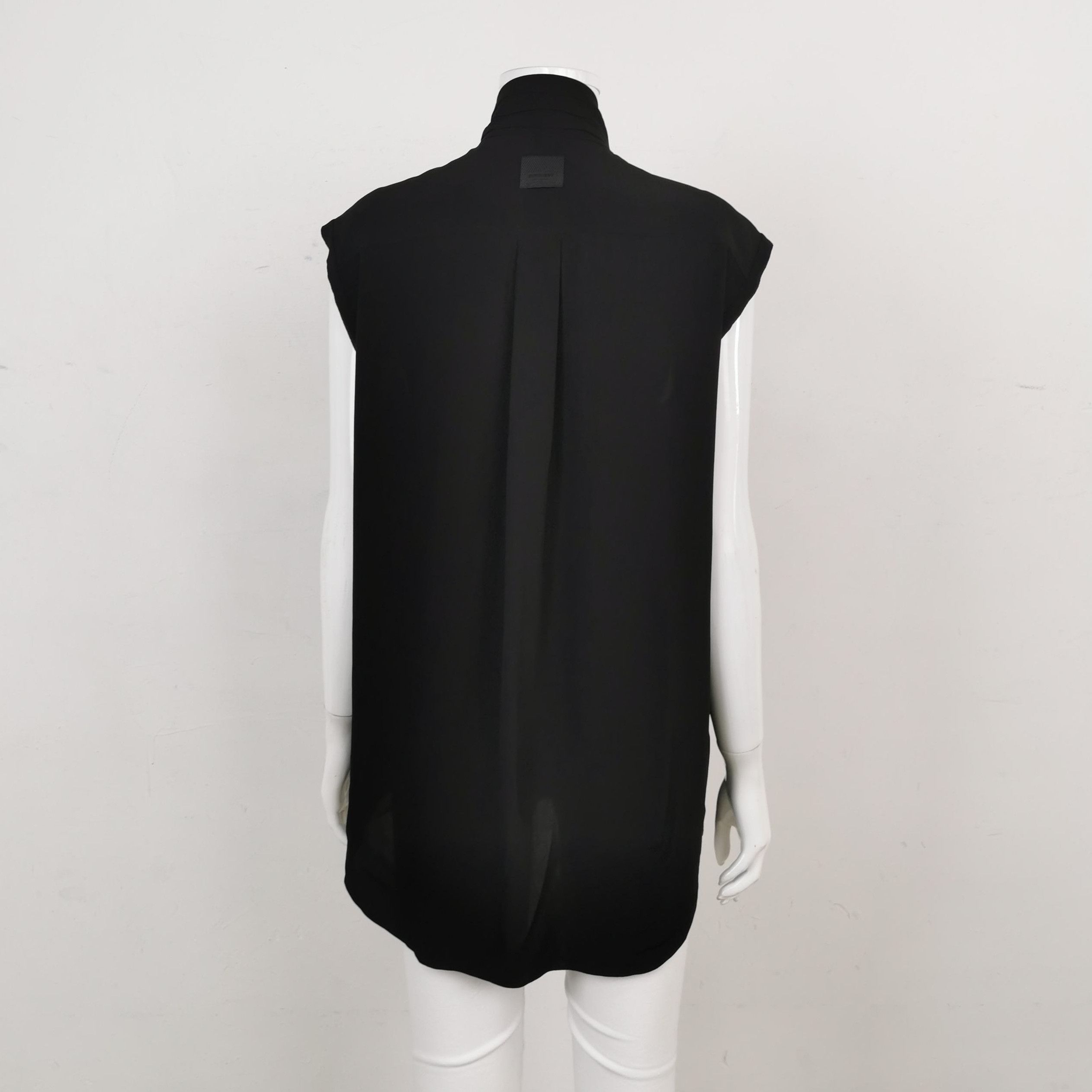 Burberry Burberry Black Silk Sleeveless Blouse 0079 Size US S / EU 44-46 / 1 - 2 Thumbnail