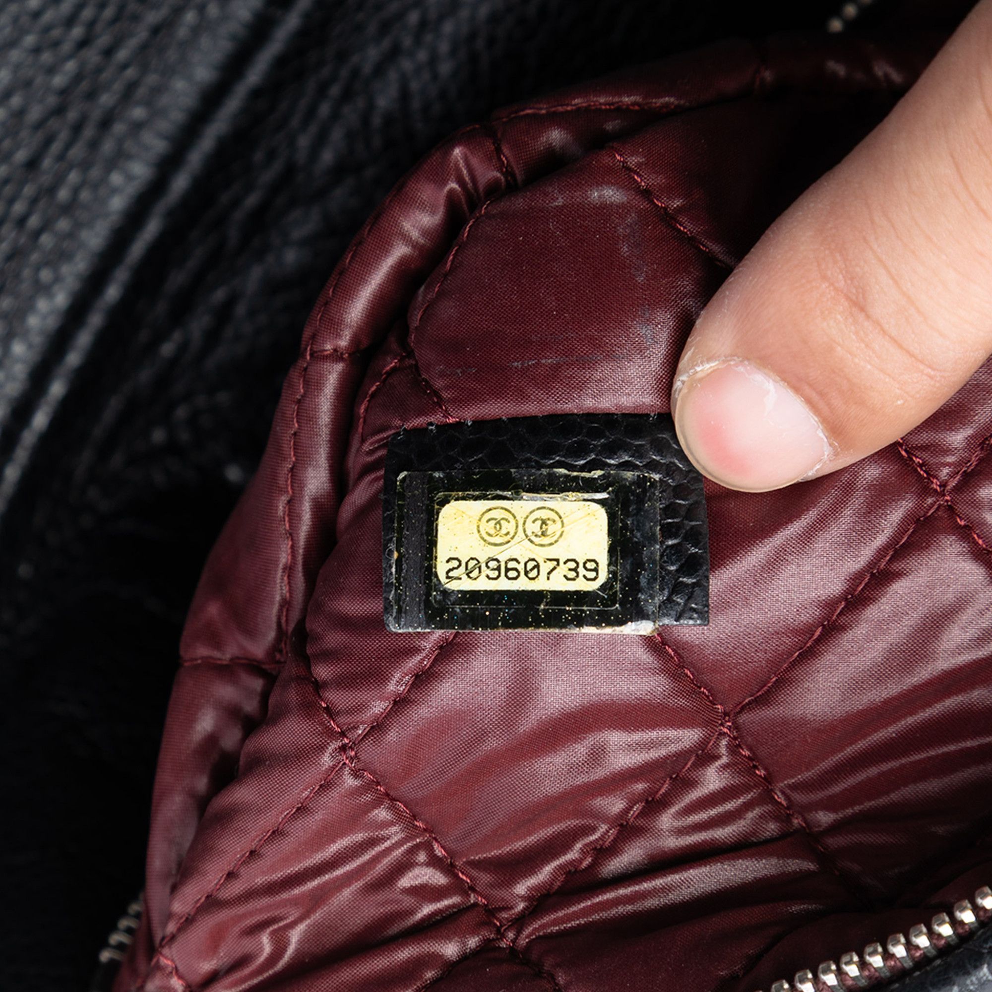 Chanel Chanel Quilted Caviar CC Beauty Foldover Clutch Size ONE SIZE - 6 Thumbnail