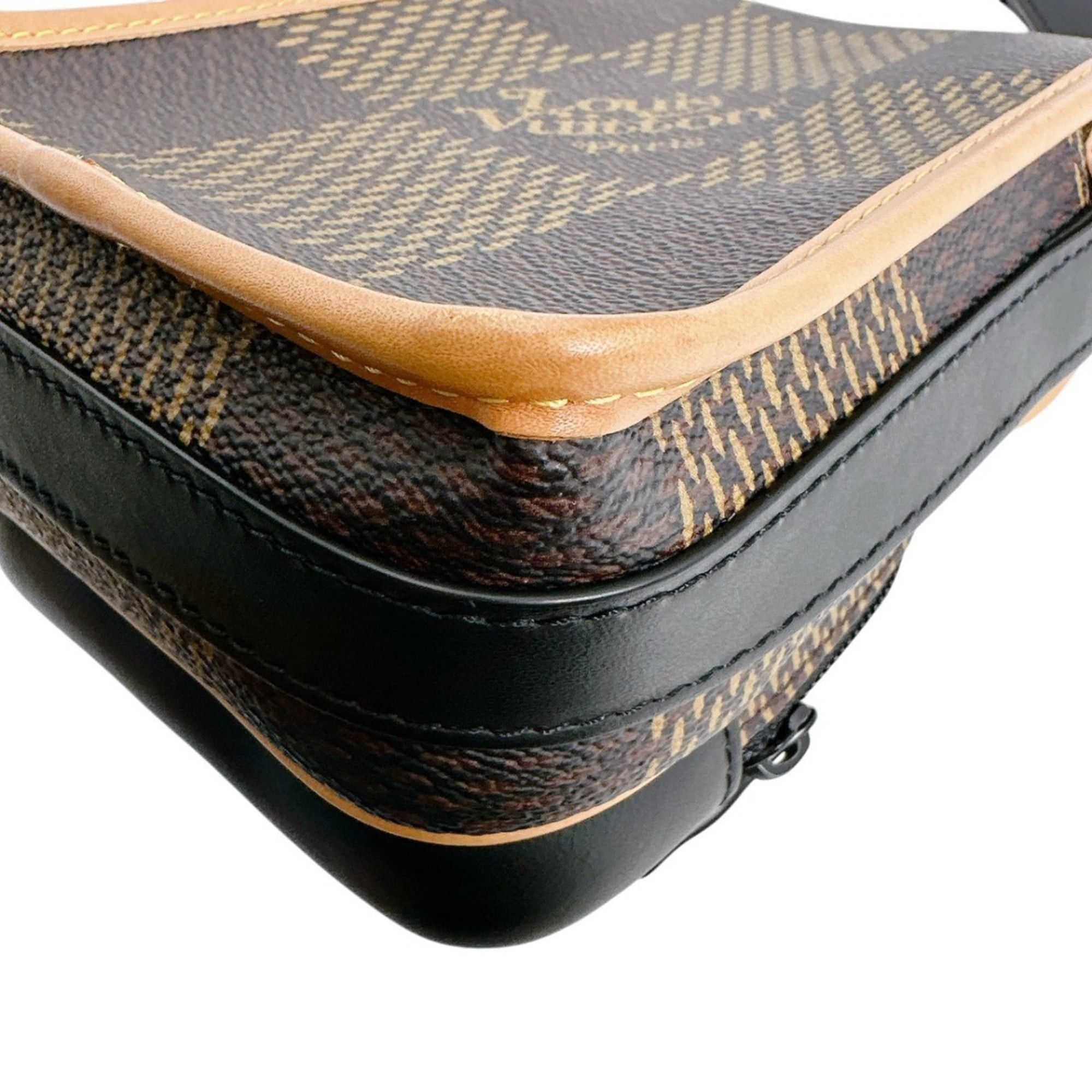 Louis Vuitton Louis Vuitton Amazon Messenger Bag Damier Giant Geant Canvas N40357 Brown Size ONE SIZE - 8 Thumbnail