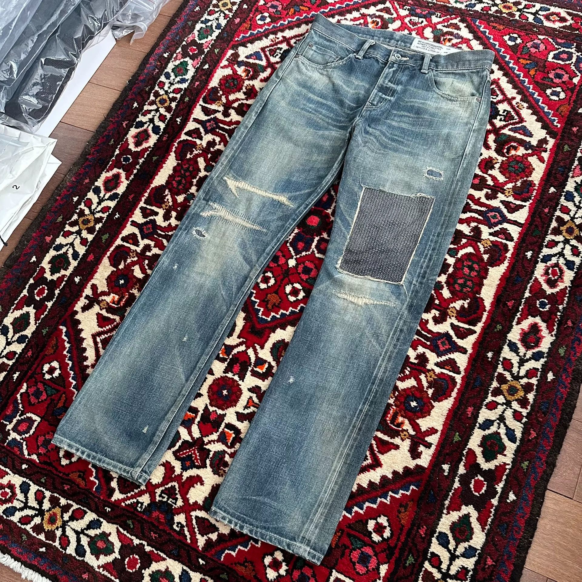 Neighborhood distressed blue jeans with unique detailing Size US 31 - 3 Thumbnail