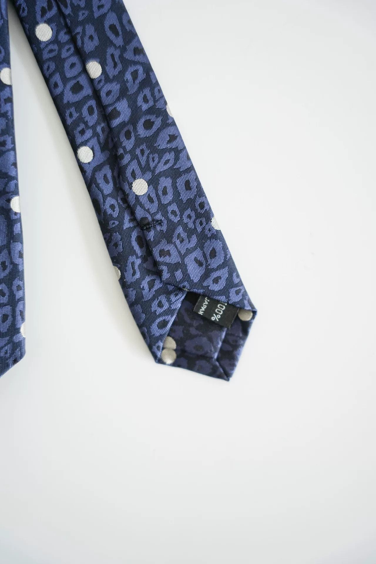 Yohji Yamamoto Yohji Yamamoto Leopard Print Silk Tie Size ONE SIZE - 4 Thumbnail
