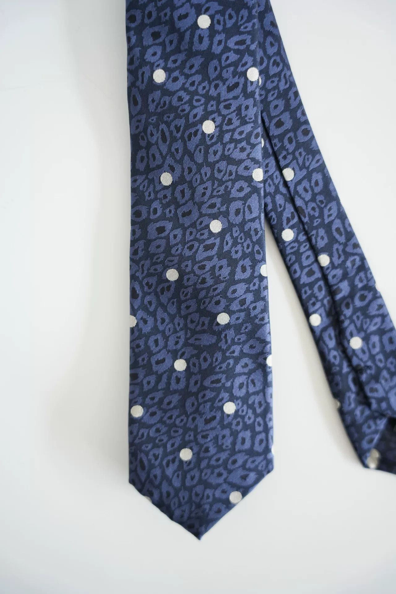 Yohji Yamamoto Yohji Yamamoto Leopard Print Silk Tie Size ONE SIZE - 2 Thumbnail