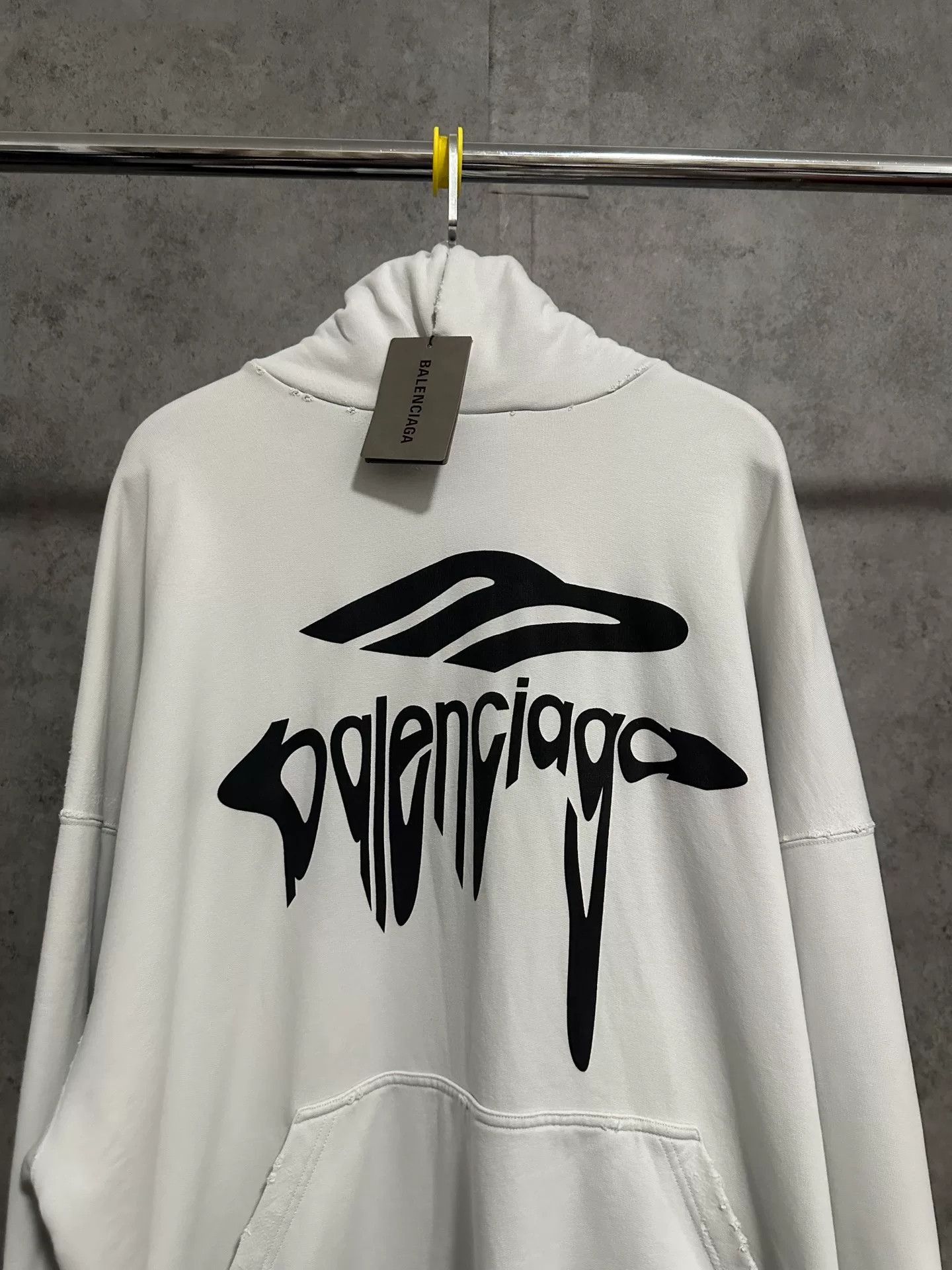 Balenciaga balenciaga 3b logo hooded sweatshirt Size XXS / US 00 / IT 34 - 2 Thumbnail