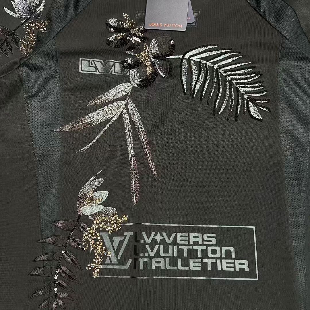 Louis Vuitton louis vuitton logo print short sleeve shirt Size US XL / EU 56 / 4 - 6 Thumbnail