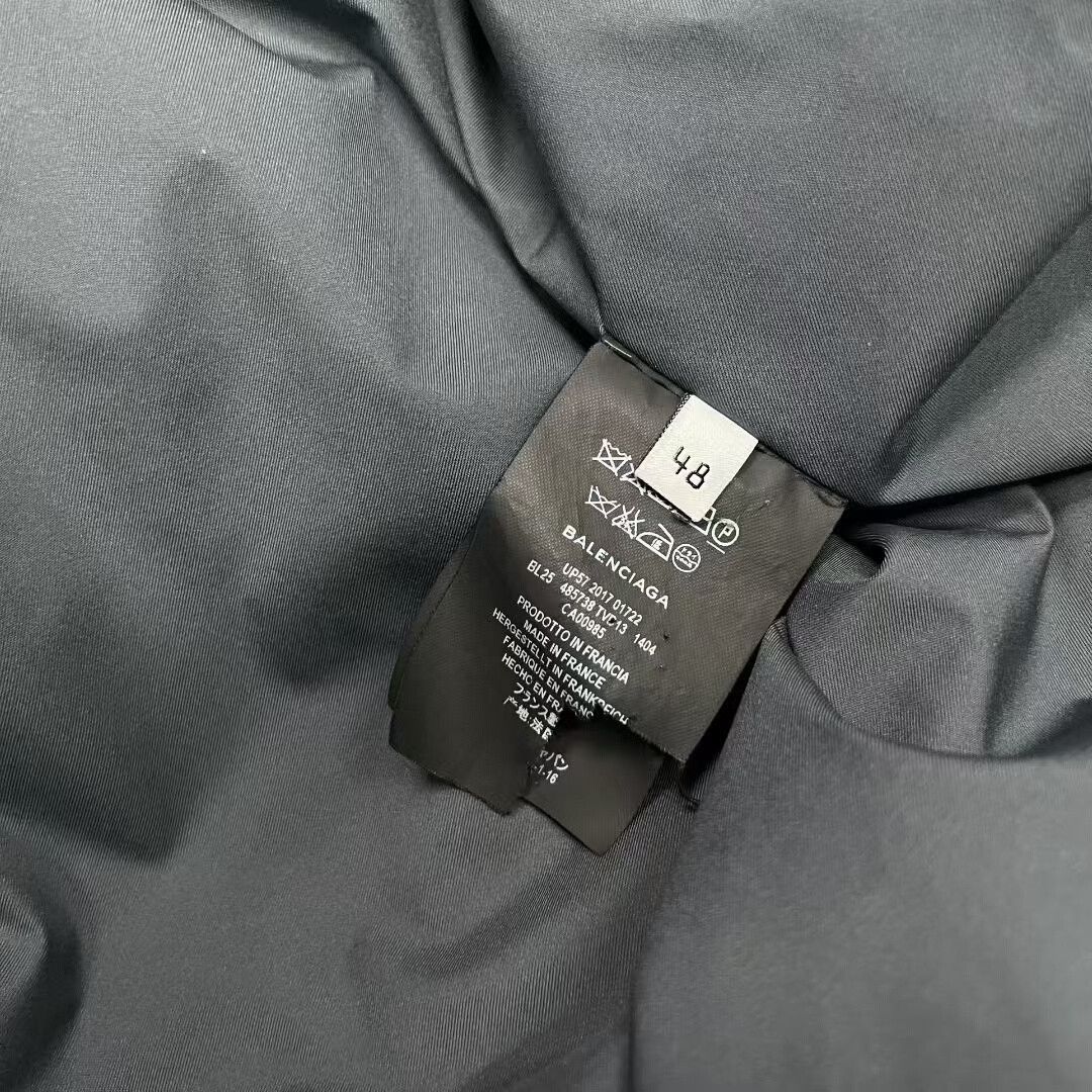 Balenciaga balenciaga gray puffer jacket size 48 Size US L / EU 52-54 / 3 - 4 Thumbnail