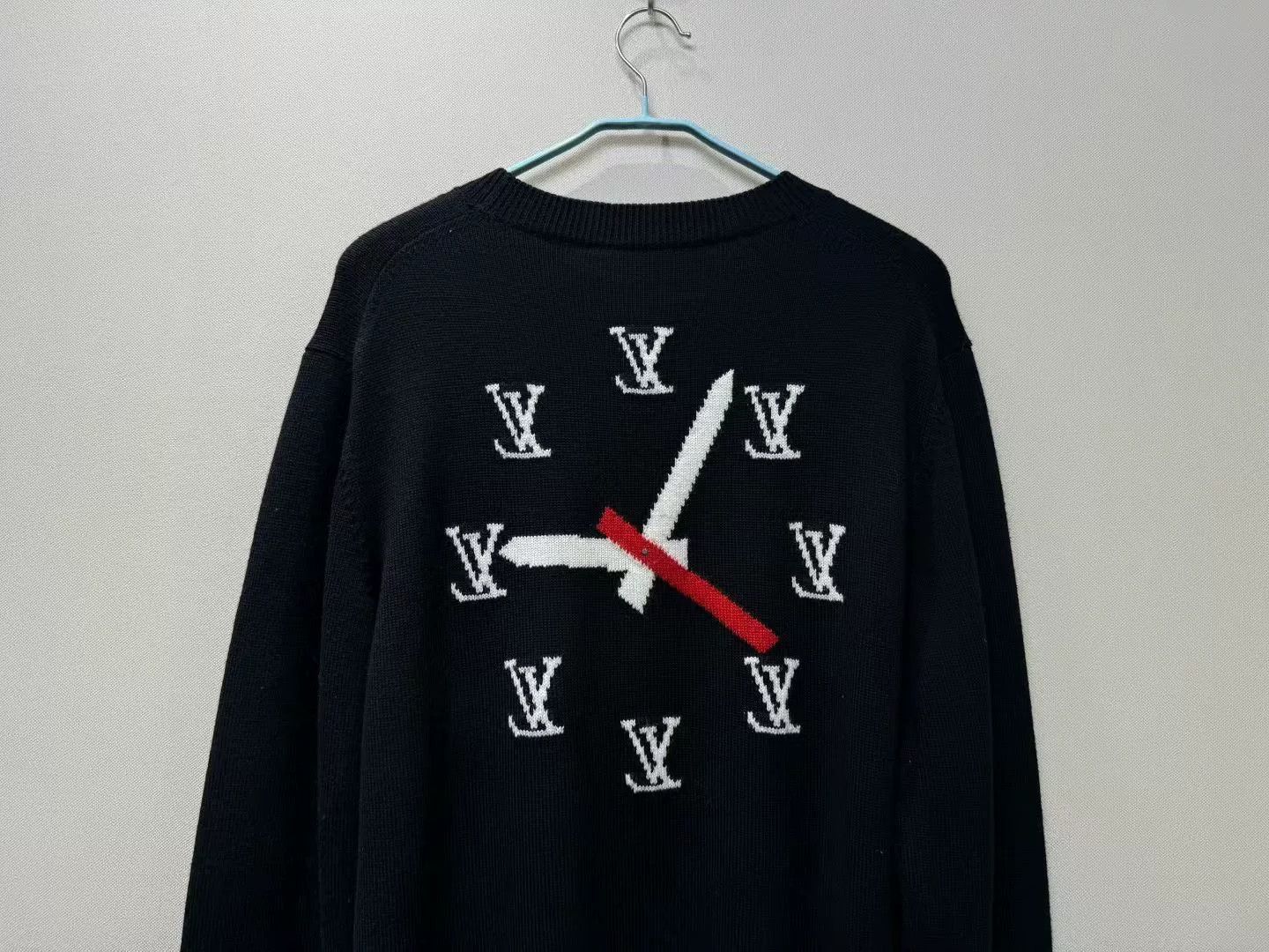 Louis Vuitton louis vuitton black clock logo sweater Size US L / EU 52-54 / 3 - 5 Thumbnail