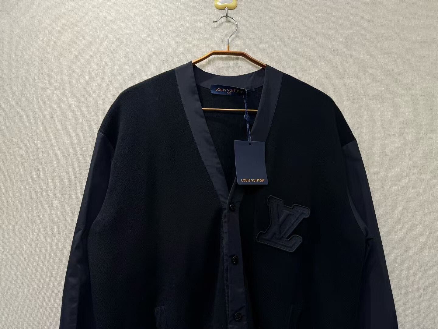 Louis Vuitton louis vuitton black nylon logo cardigan Size US L / EU 52-54 / 3 - 2 Thumbnail
