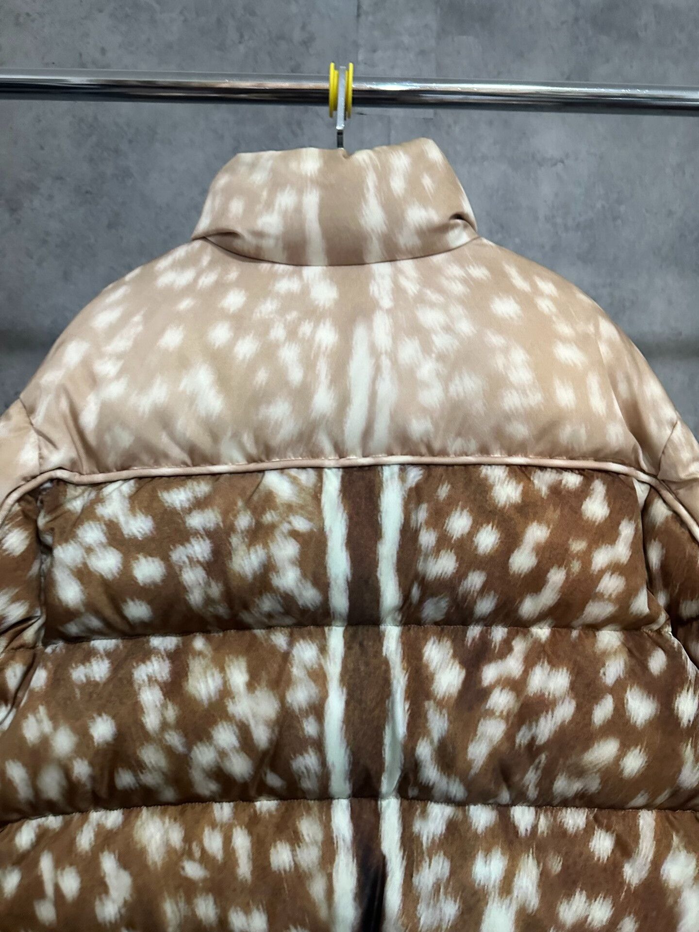 Burberry burberry logo down jacket in beige Size US M / EU 48-50 / 2 - 5 Thumbnail