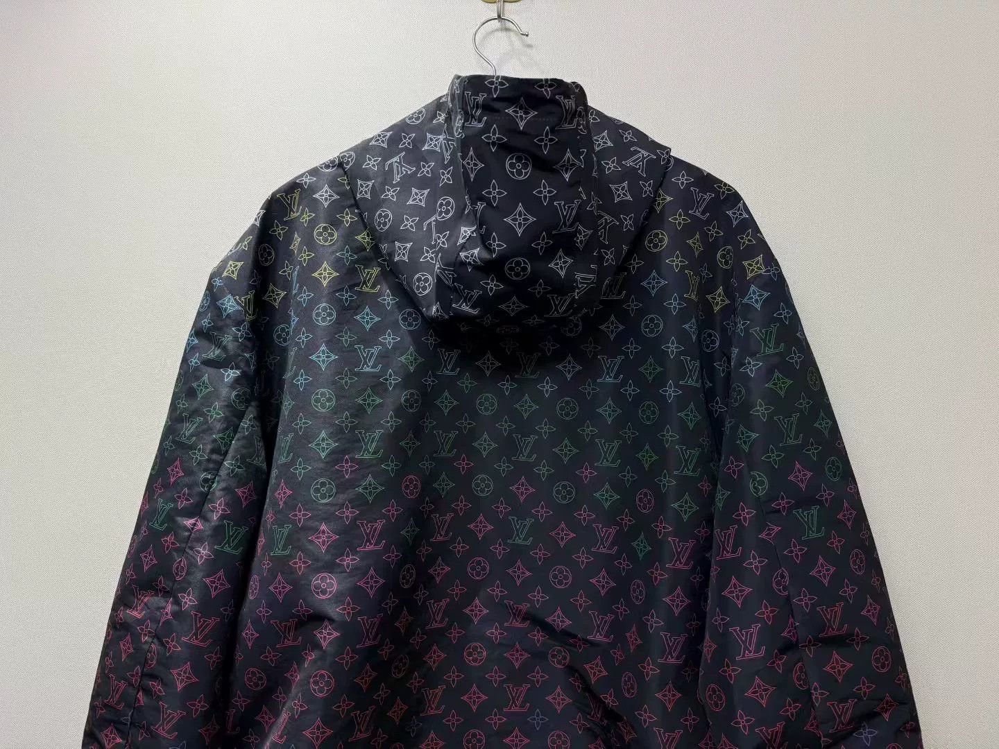 Louis Vuitton louis vuitton colorful logo hooded jacket Size US L / EU 52-54 / 3 - 5 Thumbnail
