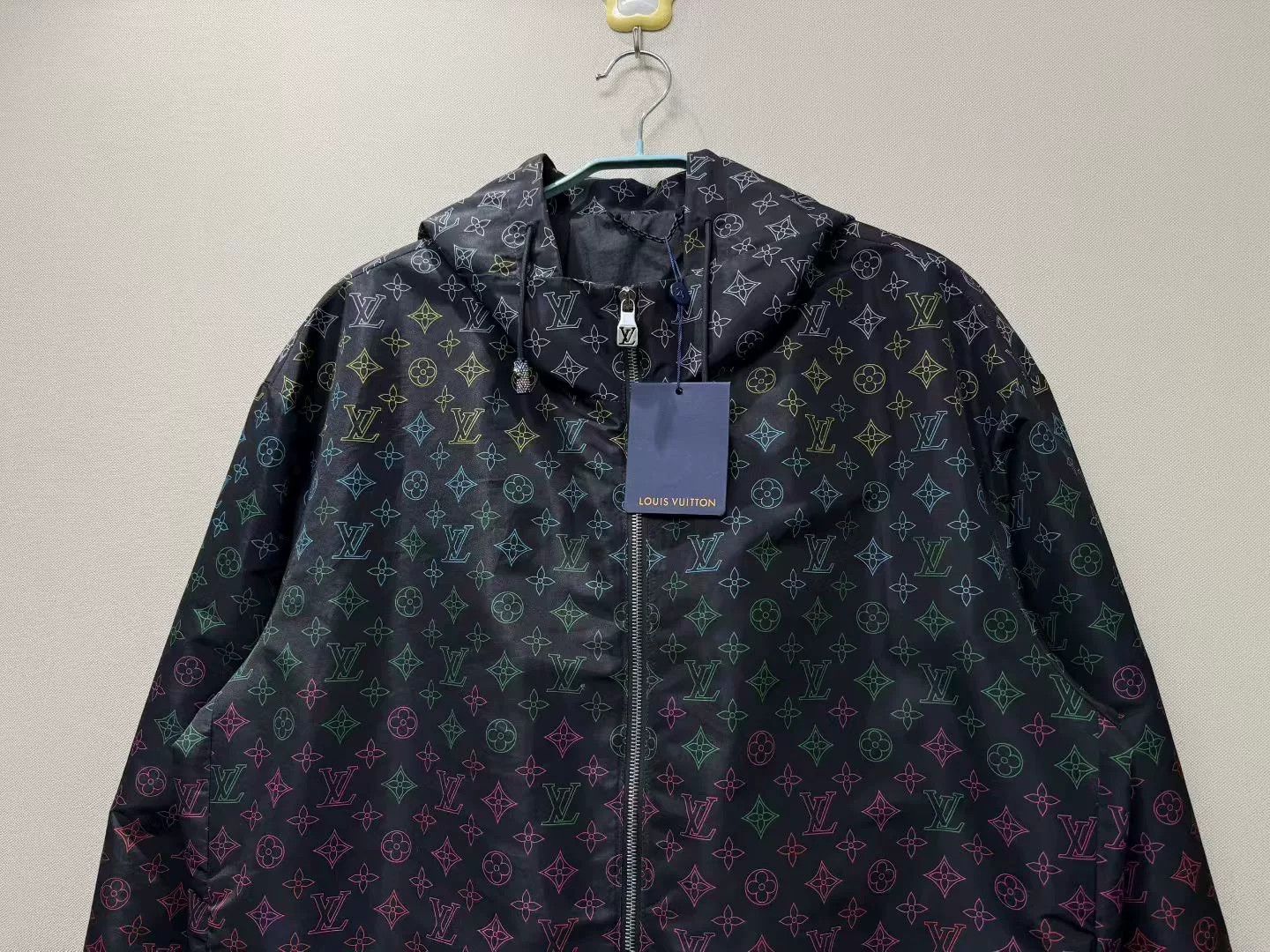 Louis Vuitton louis vuitton colorful logo hooded jacket Size US L / EU 52-54 / 3 - 2 Thumbnail