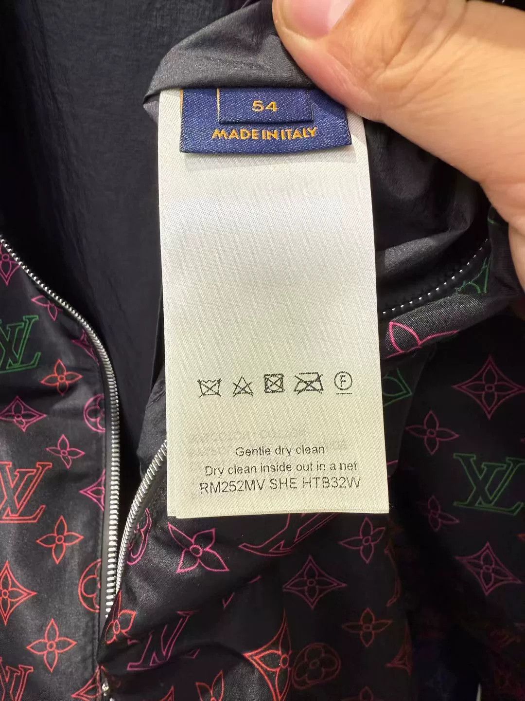 Louis Vuitton louis vuitton colorful logo hooded jacket Size US L / EU 52-54 / 3 - 3 Thumbnail