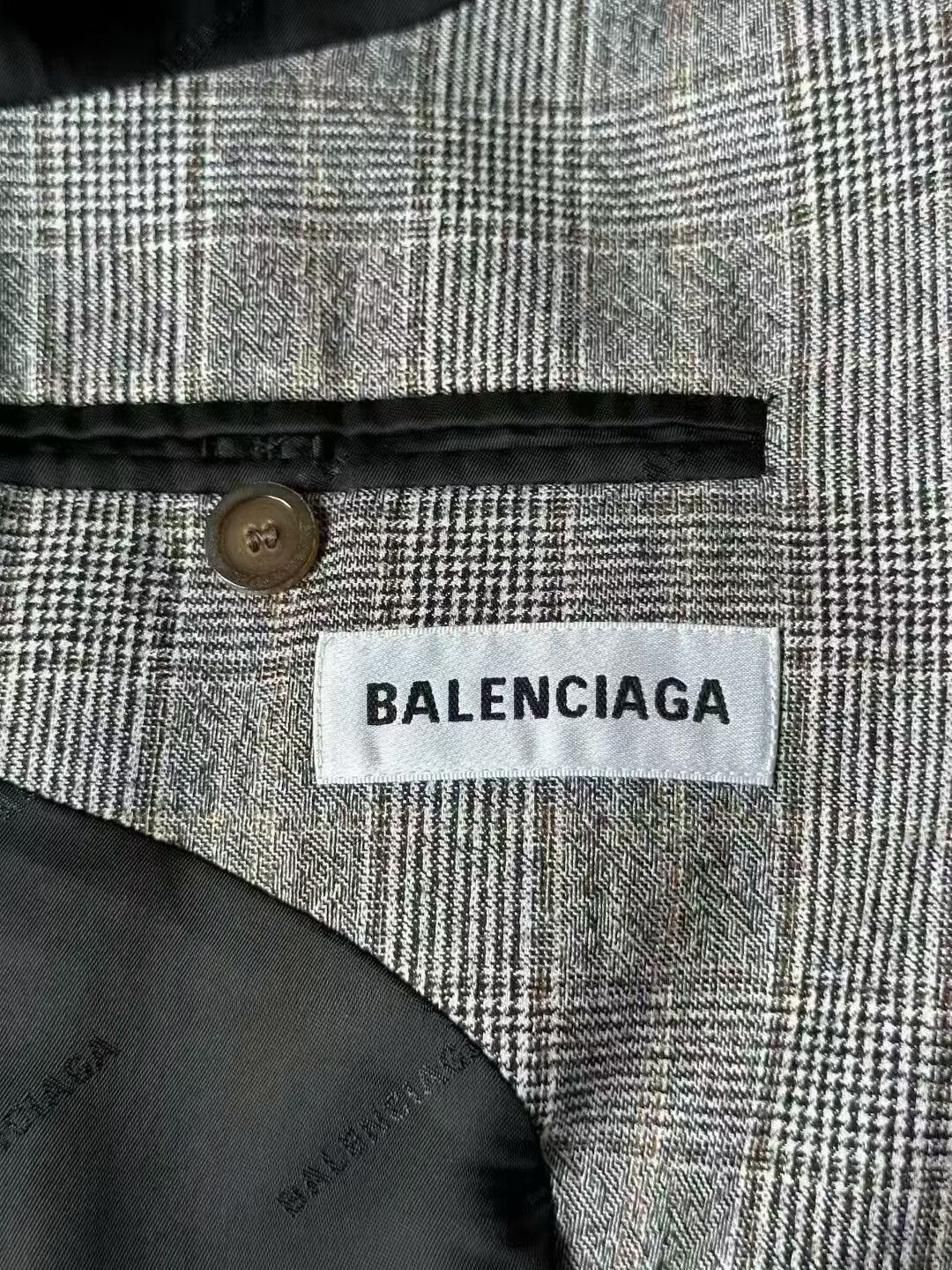 Balenciaga balenciaga checked sleeve suit coat Size US S / EU 44-46 / 1 - 3 Thumbnail