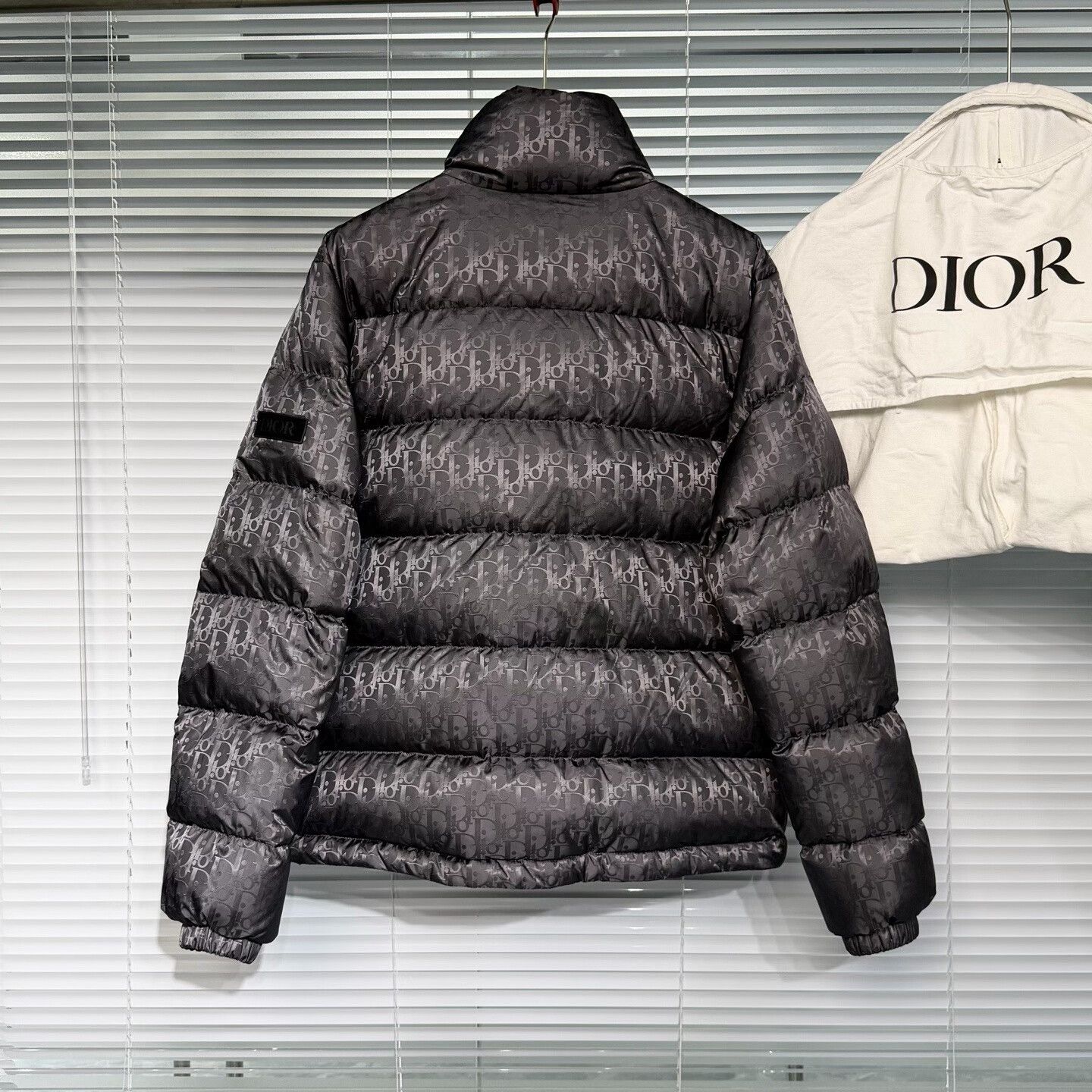 Dior dior gray puffer jacket size 46 Size US L / EU 52-54 / 3 - 2 Thumbnail