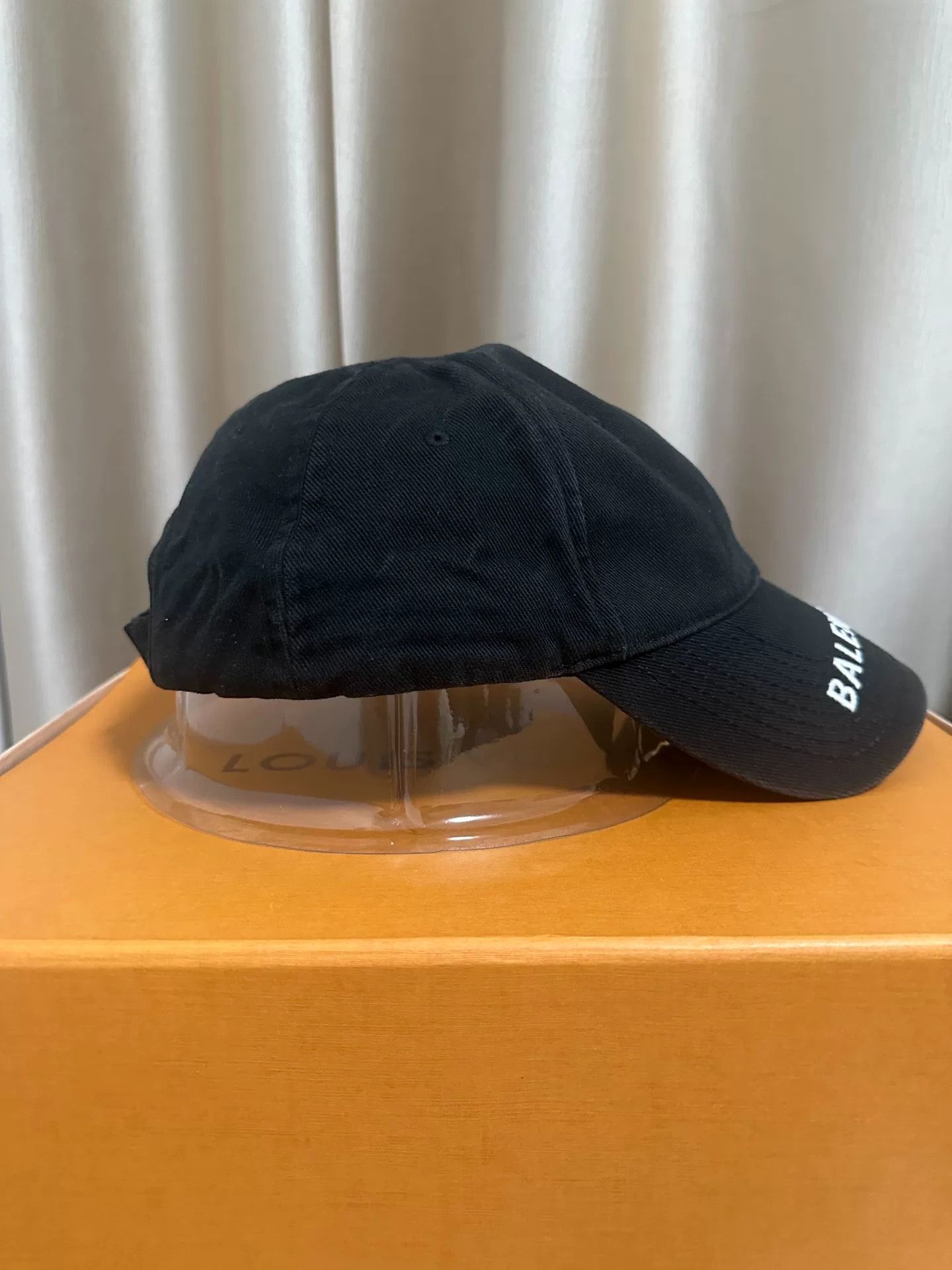 Balenciaga Balenciaga Logo Embroidered Black Baseball Cap Size ONE SIZE - 4 Thumbnail
