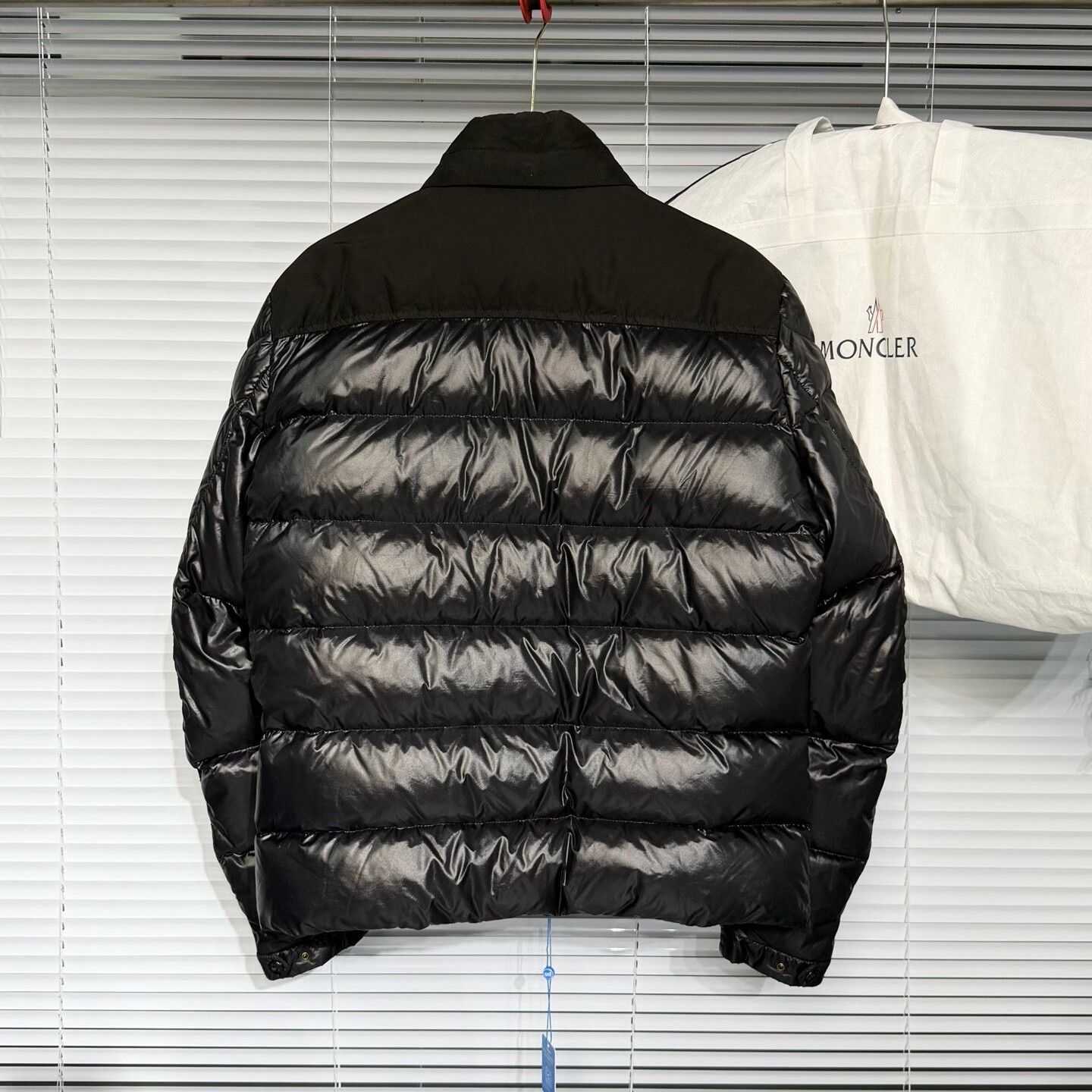 Moncler moncler black puffer jacket with logo embroidery Size US L / EU 52-54 / 3 - 2 Thumbnail