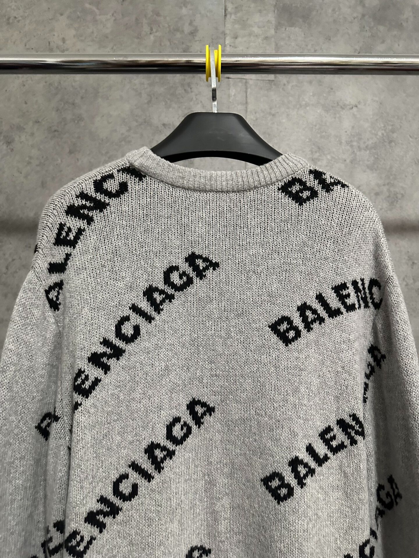 Balenciaga balenciaga logo knit sweater in gray Size US M / EU 48-50 / 2 - 5 Thumbnail
