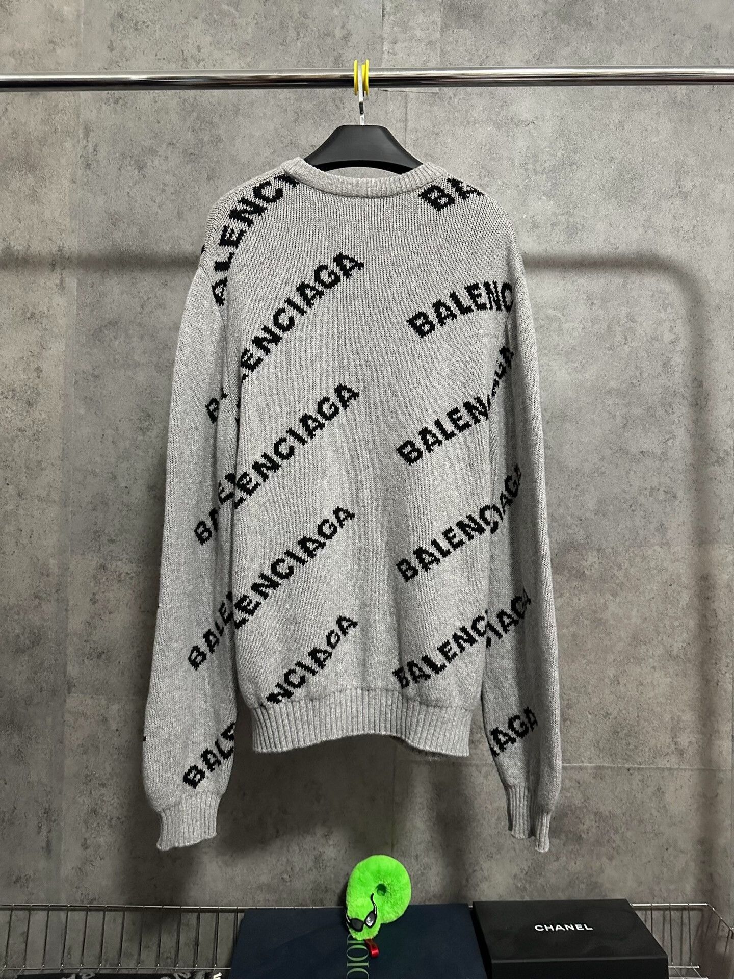 Balenciaga balenciaga logo knit sweater in gray Size US M / EU 48-50 / 2 - 4 Thumbnail