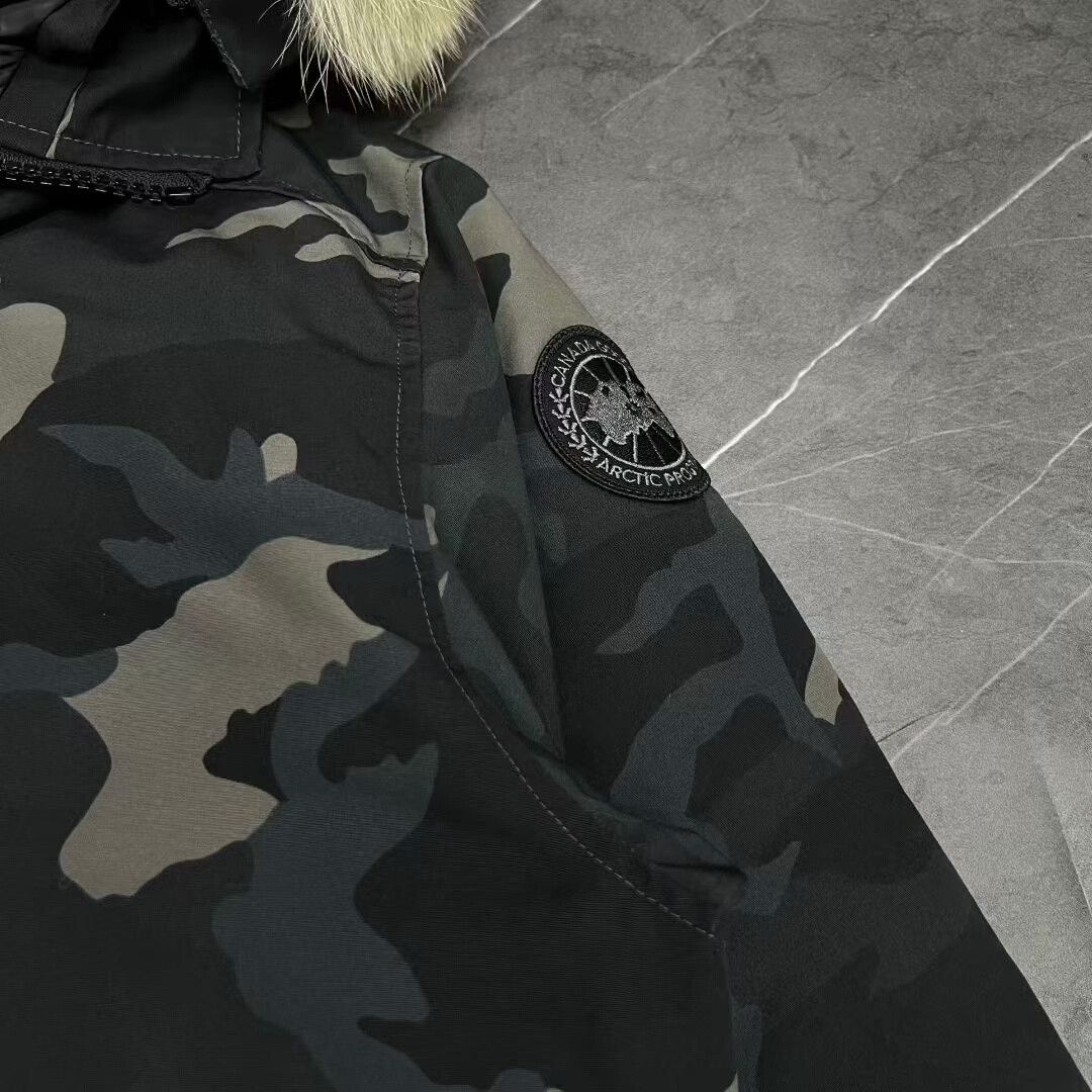 Canada Goose camouflage hooded down jacket size L Size US L / EU 52-54 / 3 - 4 Thumbnail
