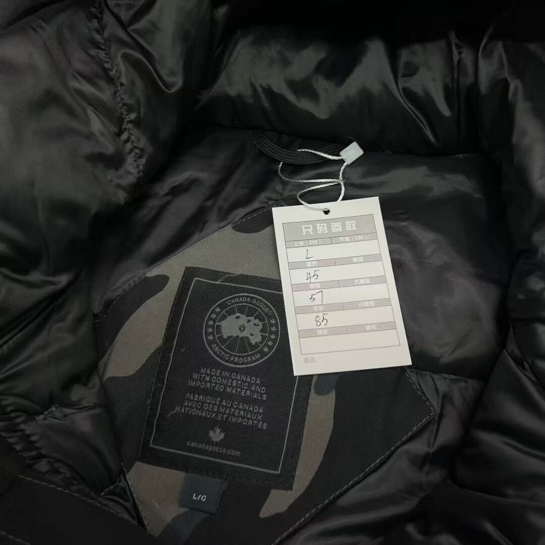 Canada Goose camouflage hooded down jacket size L Size US L / EU 52-54 / 3 - 5 Thumbnail