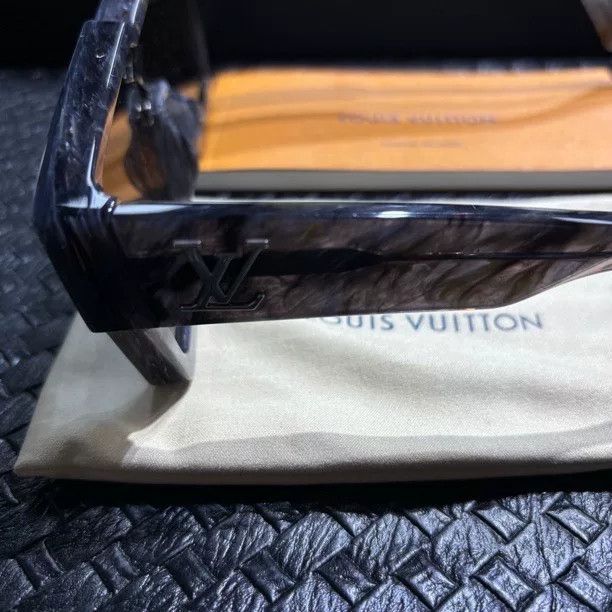 Louis Vuitton Louis Vuitton Crystal Logo Sunglasses Size ONE SIZE - 5 Thumbnail
