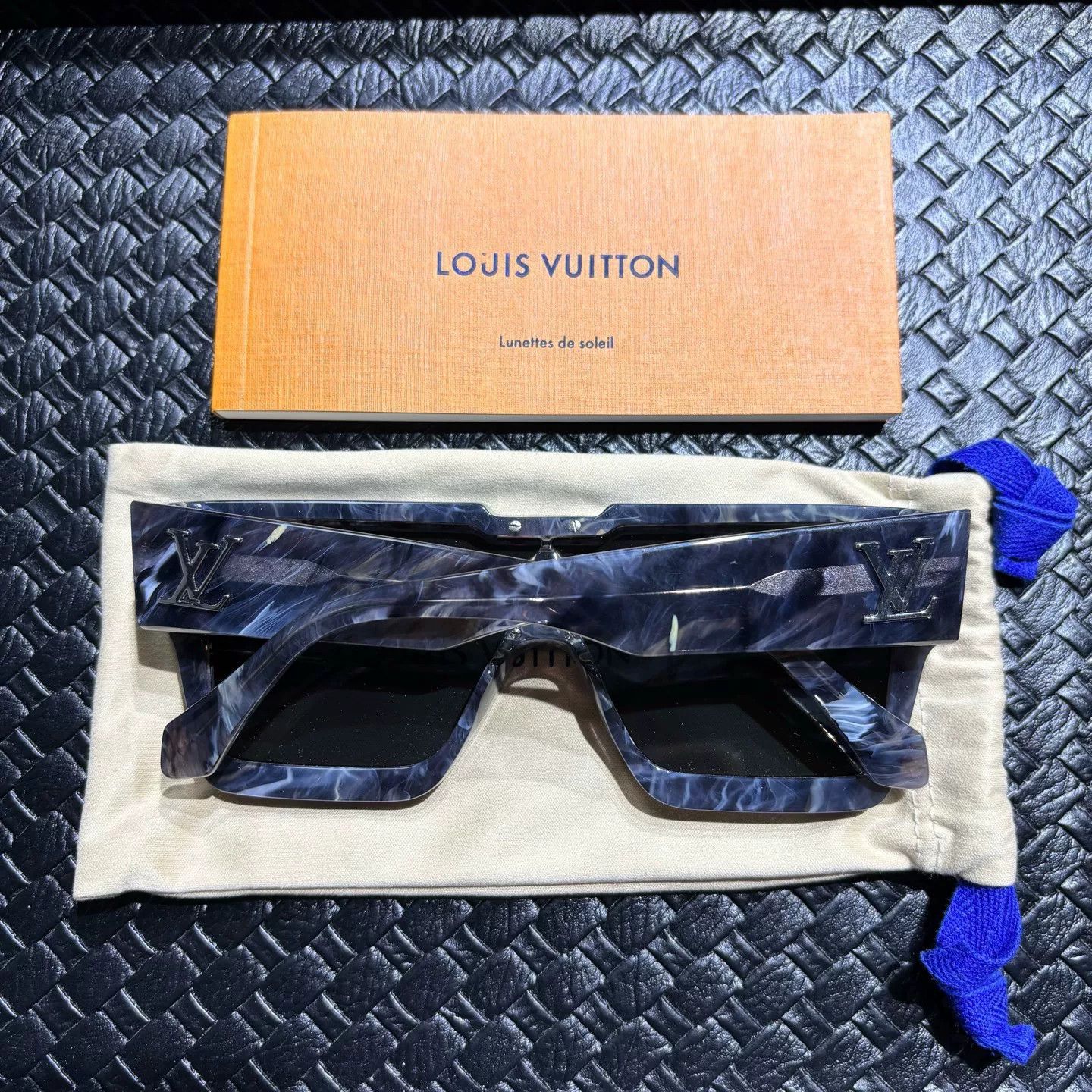 Louis Vuitton Louis Vuitton Crystal Logo Sunglasses Size ONE SIZE - 3 Thumbnail