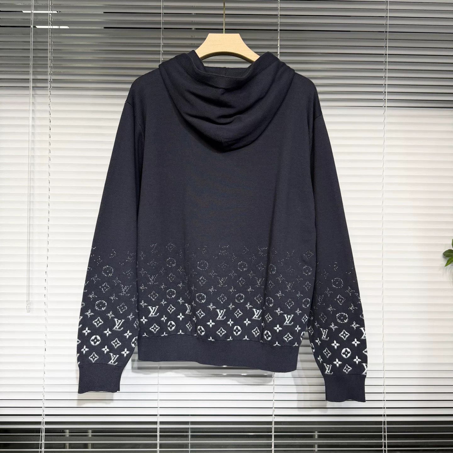 LVXWA louis vuitton knitted hoodie with logo Size US L / EU 52-54 / 3 - 2 Thumbnail