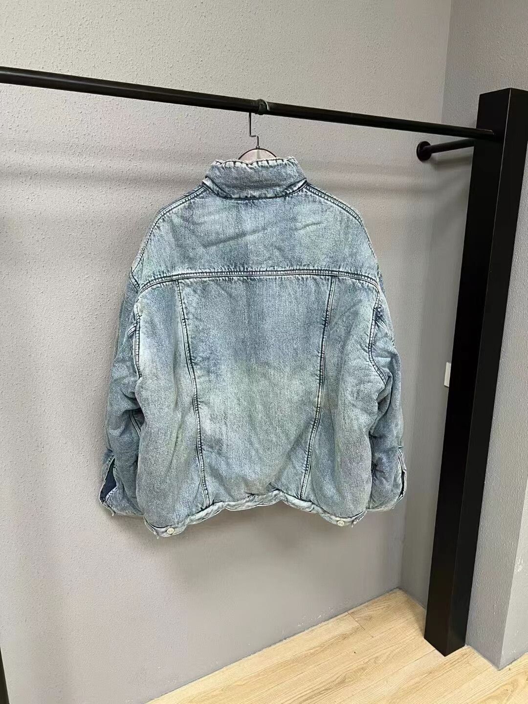 Balenciaga balenciaga denim jacket size 44 new Size US L / EU 52-54 / 3 - 2 Thumbnail
