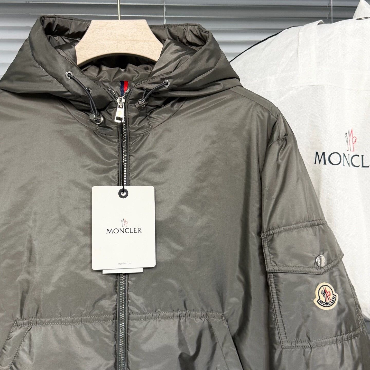 Moncler moncler hooded down jacket in gray Size US M / EU 48-50 / 2 - 3 Thumbnail