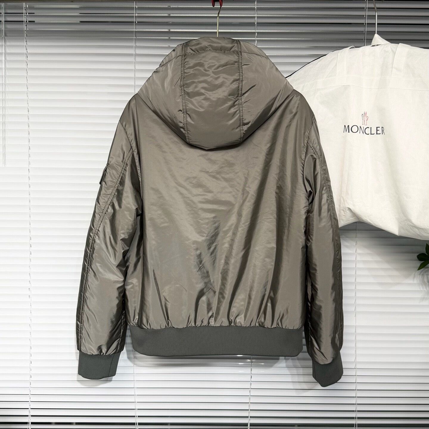 Moncler moncler hooded down jacket in gray Size US M / EU 48-50 / 2 - 2 Thumbnail
