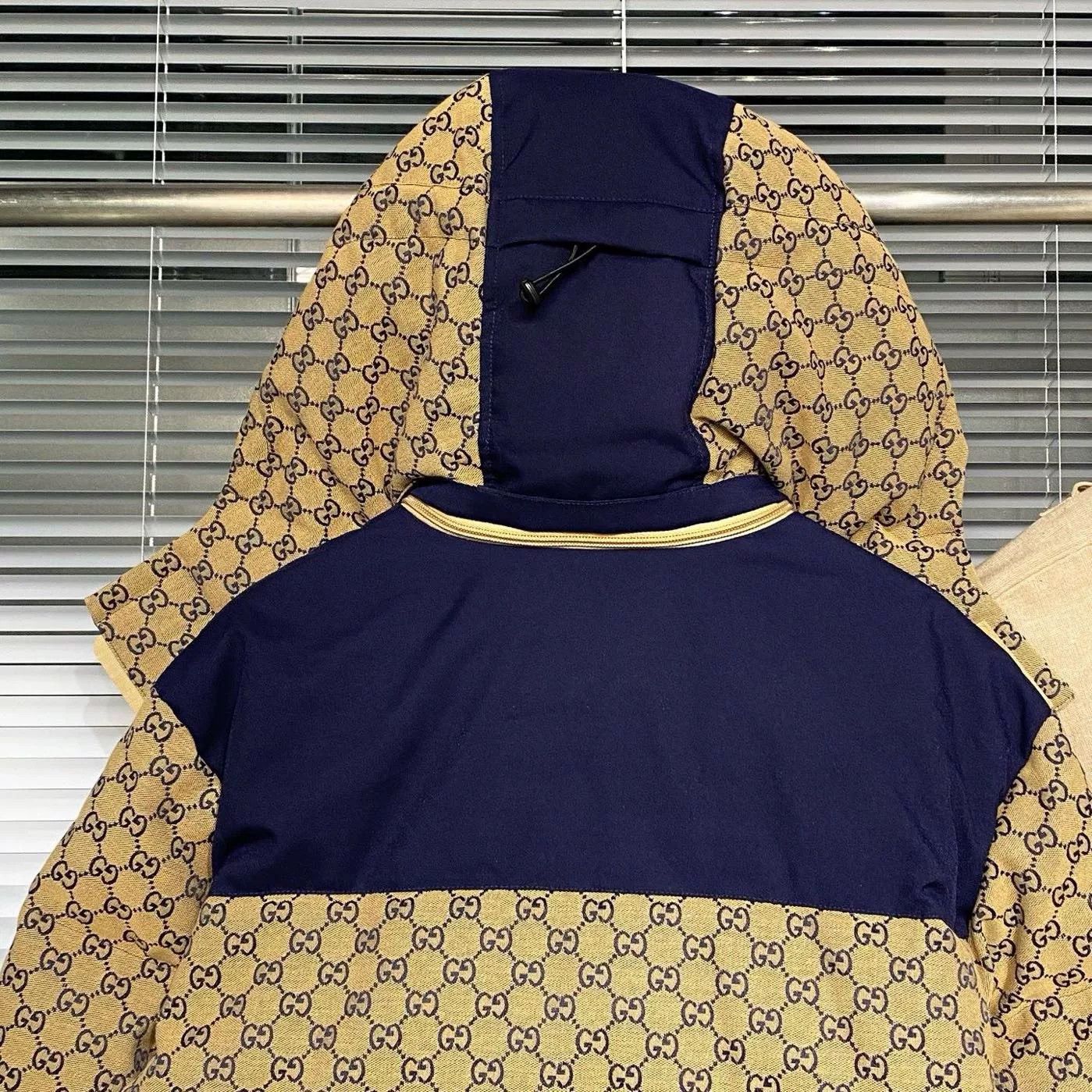 Gucci gucci brown down jacket with detachable hood Size US L / EU 52-54 / 3 - 7 Thumbnail