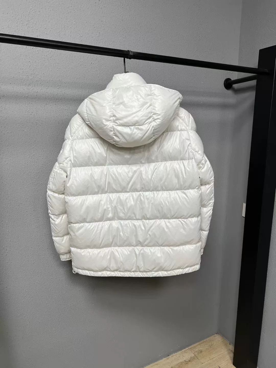 Moncler moncler maire down jacket in white Size US M / EU 48-50 / 2 - 2 Thumbnail