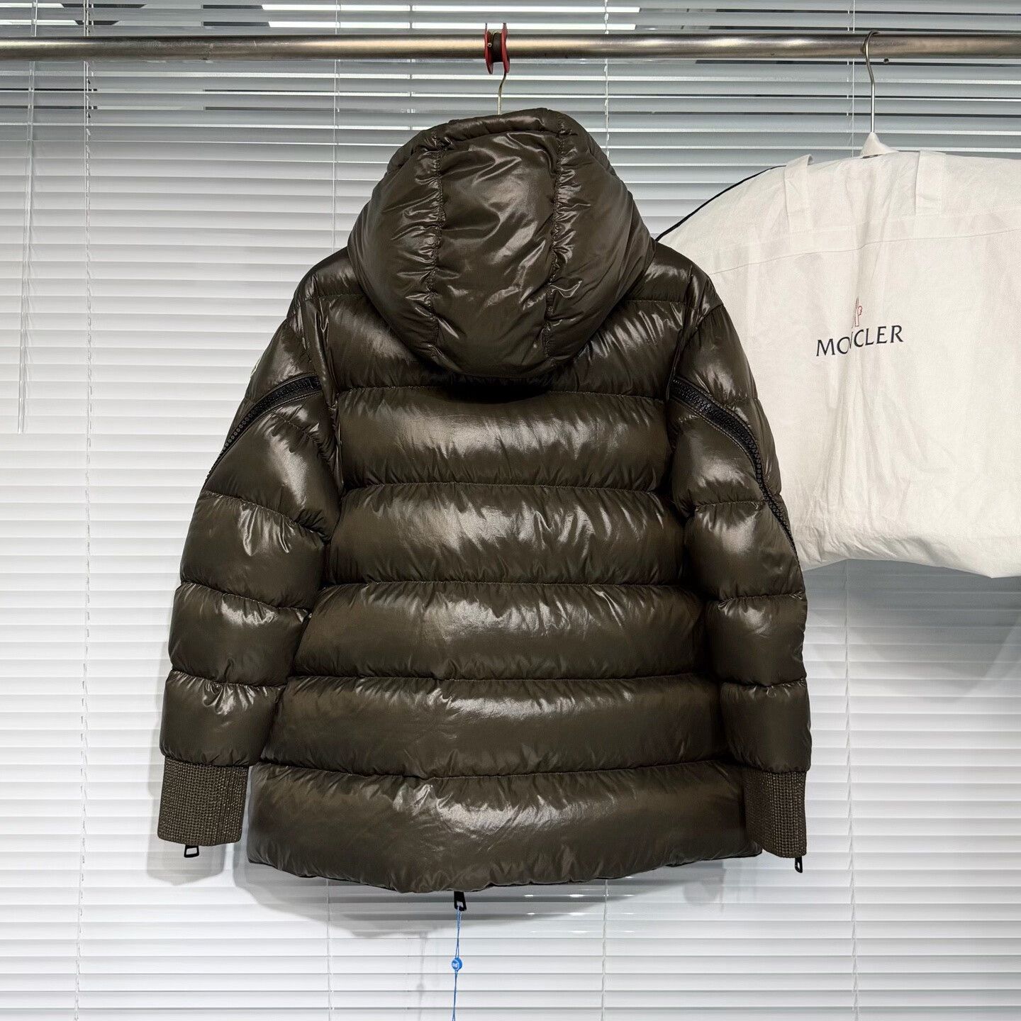 Moncler moncler down jacket with hood and logo Size US M / EU 48-50 / 2 - 2 Thumbnail