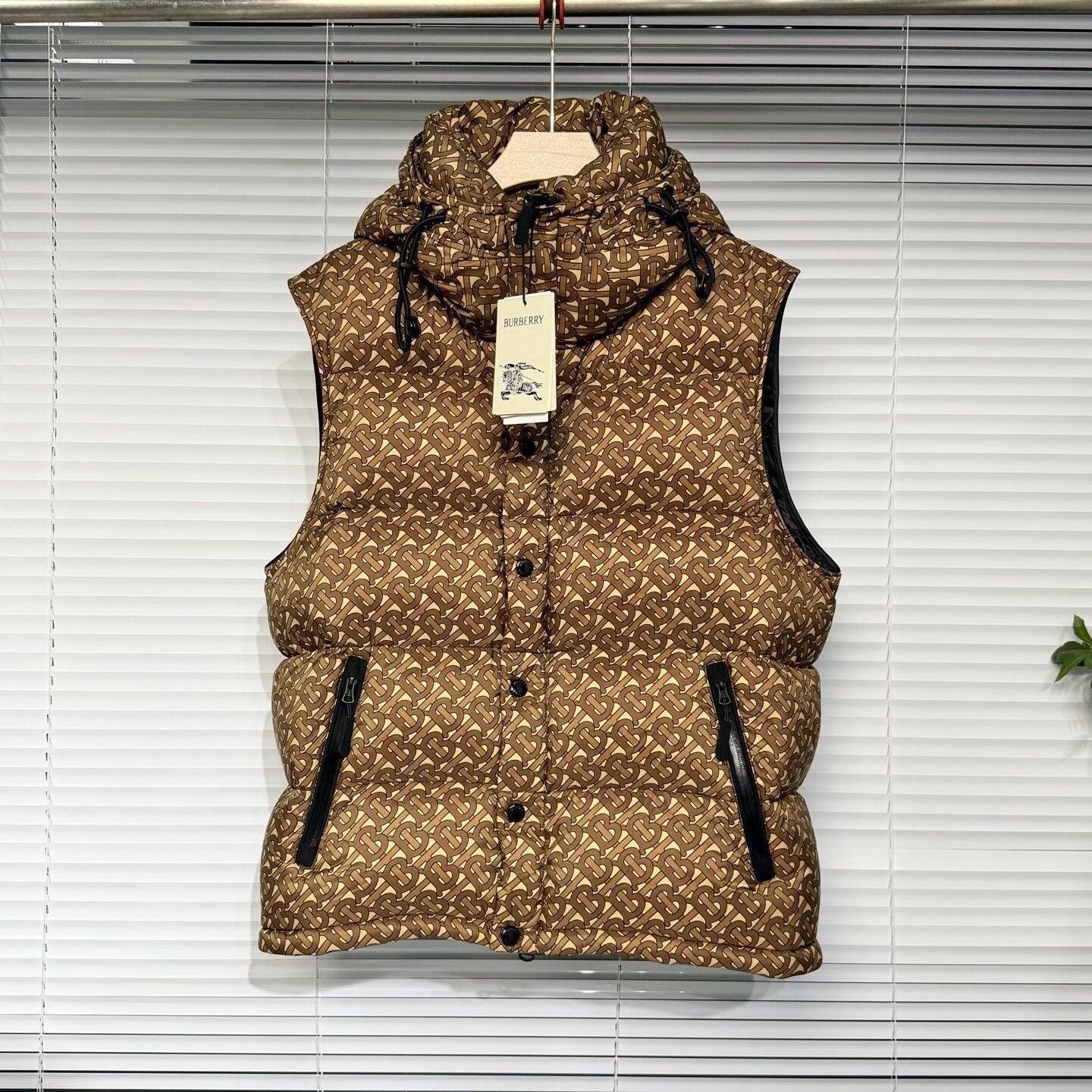 Burberry burberry brown down vest with removable sleeves Size US L / EU 52-54 / 3 - 3 Thumbnail