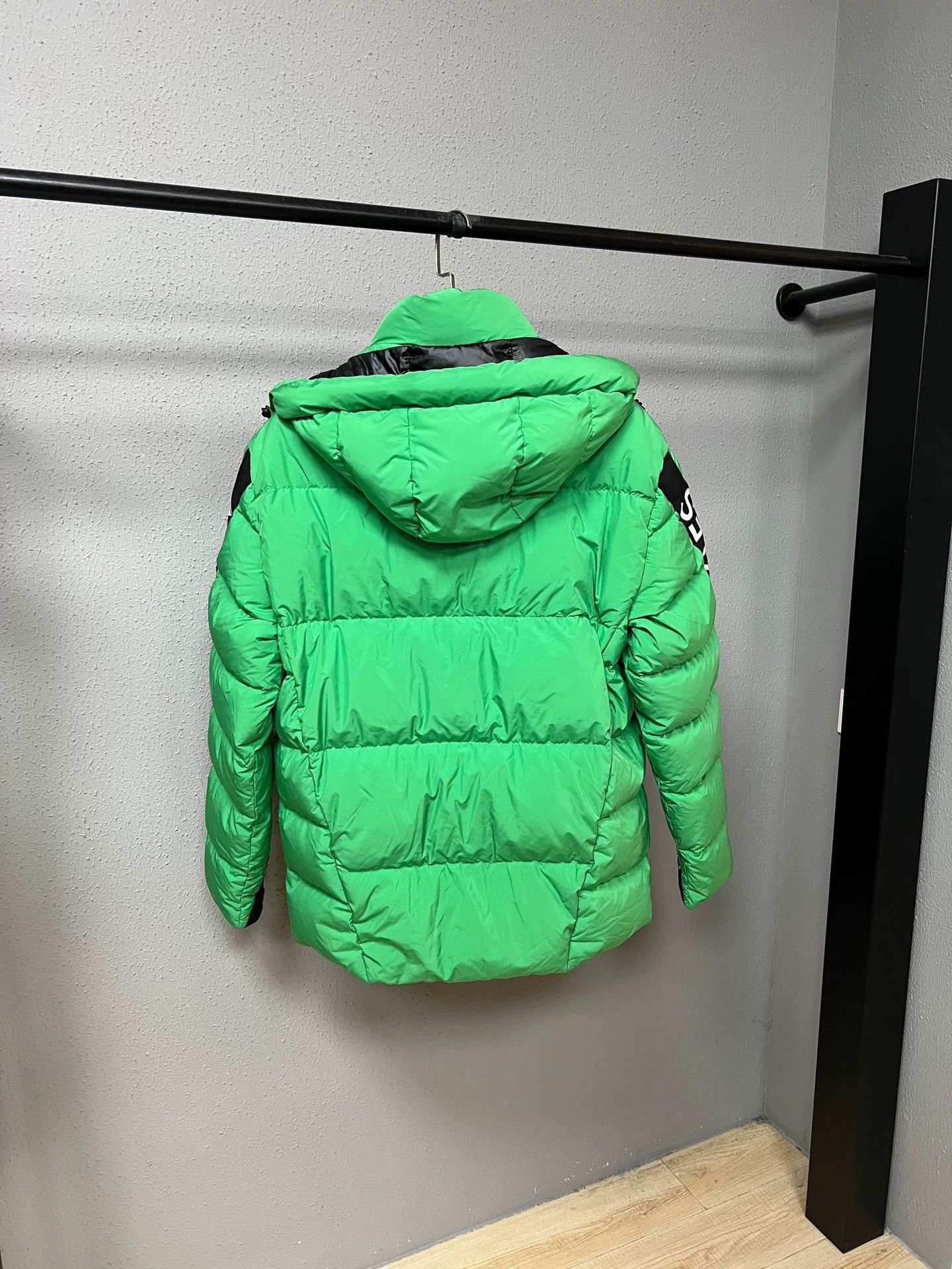 Moose Knuckles bright green puffer jacket from moose knuckles Size US M / EU 48-50 / 2 - 2 Thumbnail