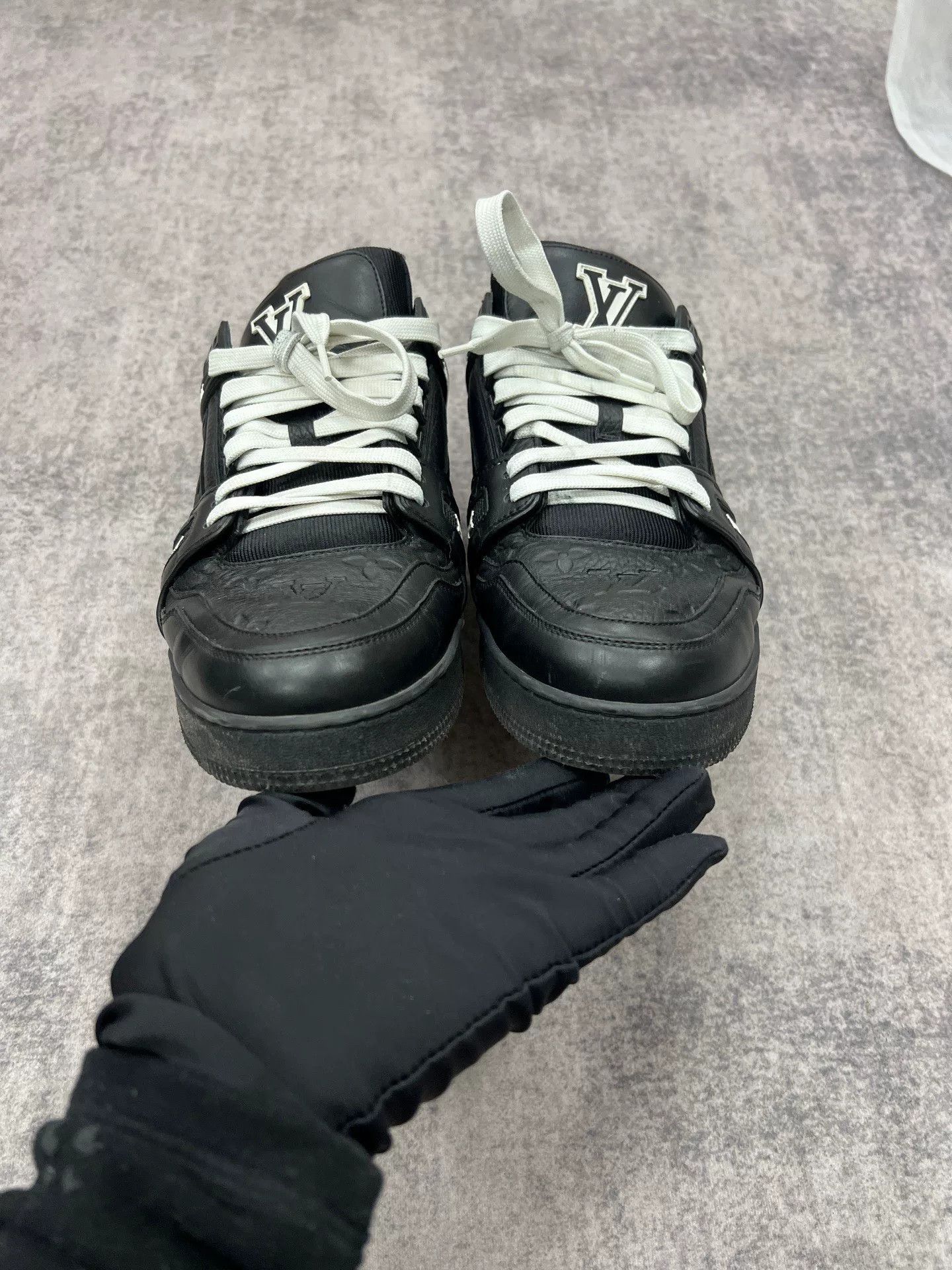 Louis Vuitton lv embossed black trainer size 10 Size US 10 / EU 43 - 6 Thumbnail