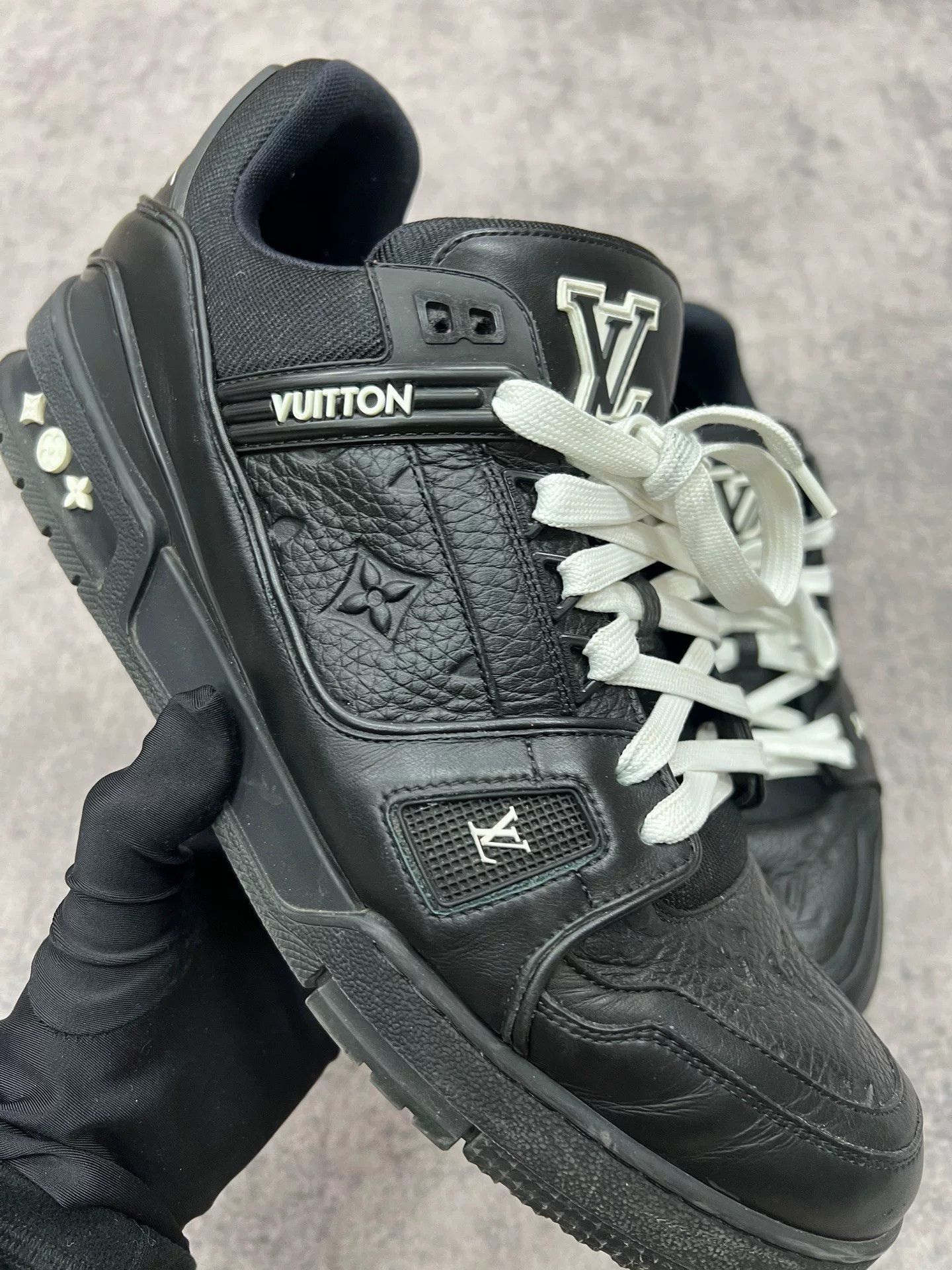 Louis Vuitton lv embossed black trainer size 10 Size US 10 / EU 43 - 3 Thumbnail