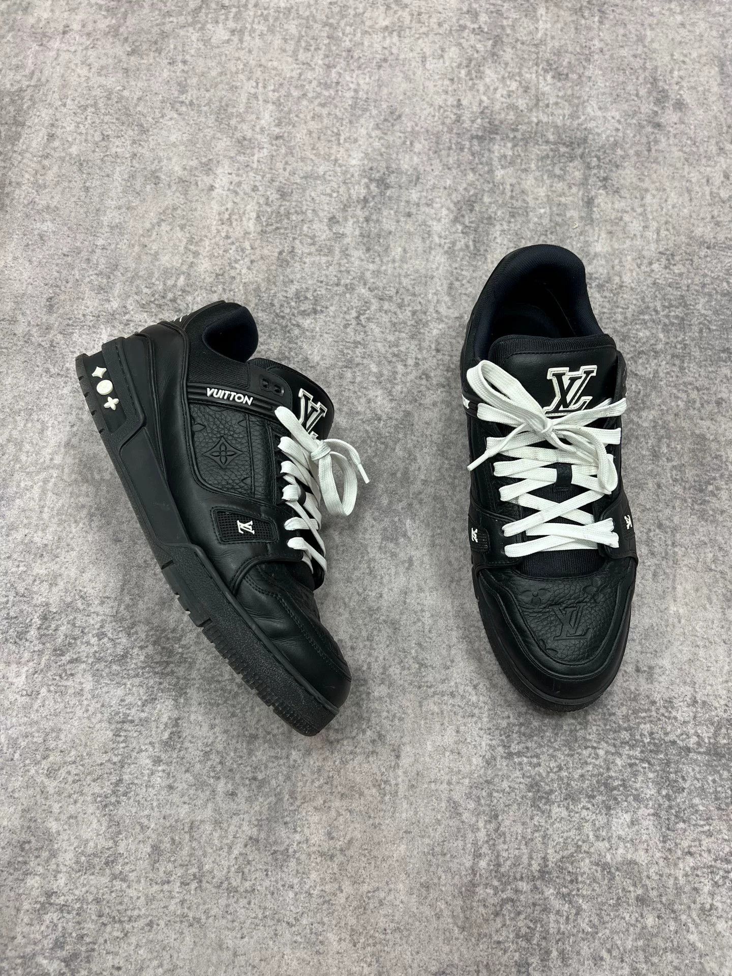 Louis Vuitton lv embossed black trainer size 10 Size US 10 / EU 43 - 2 Thumbnail