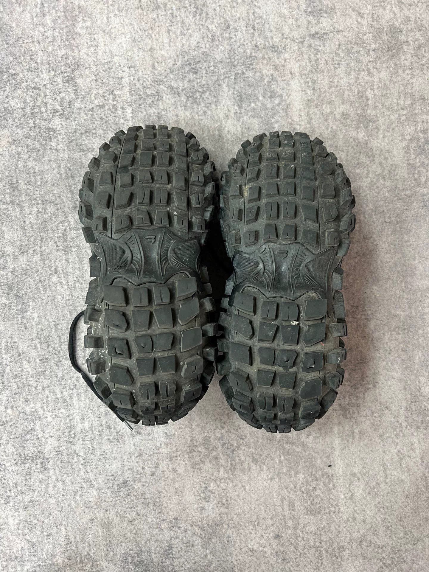 Balenciaga balenciaga tire shoes in size 43 Size US 10 / EU 43 - 6 Thumbnail