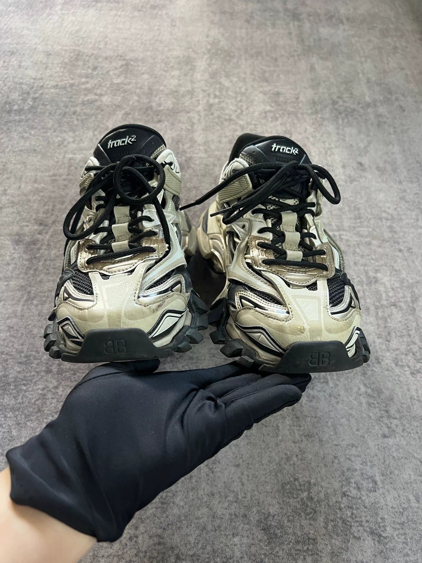 Balenciaga balenciaga beige track sneakers size 9 Size US 9 / EU 42 - 5 Thumbnail