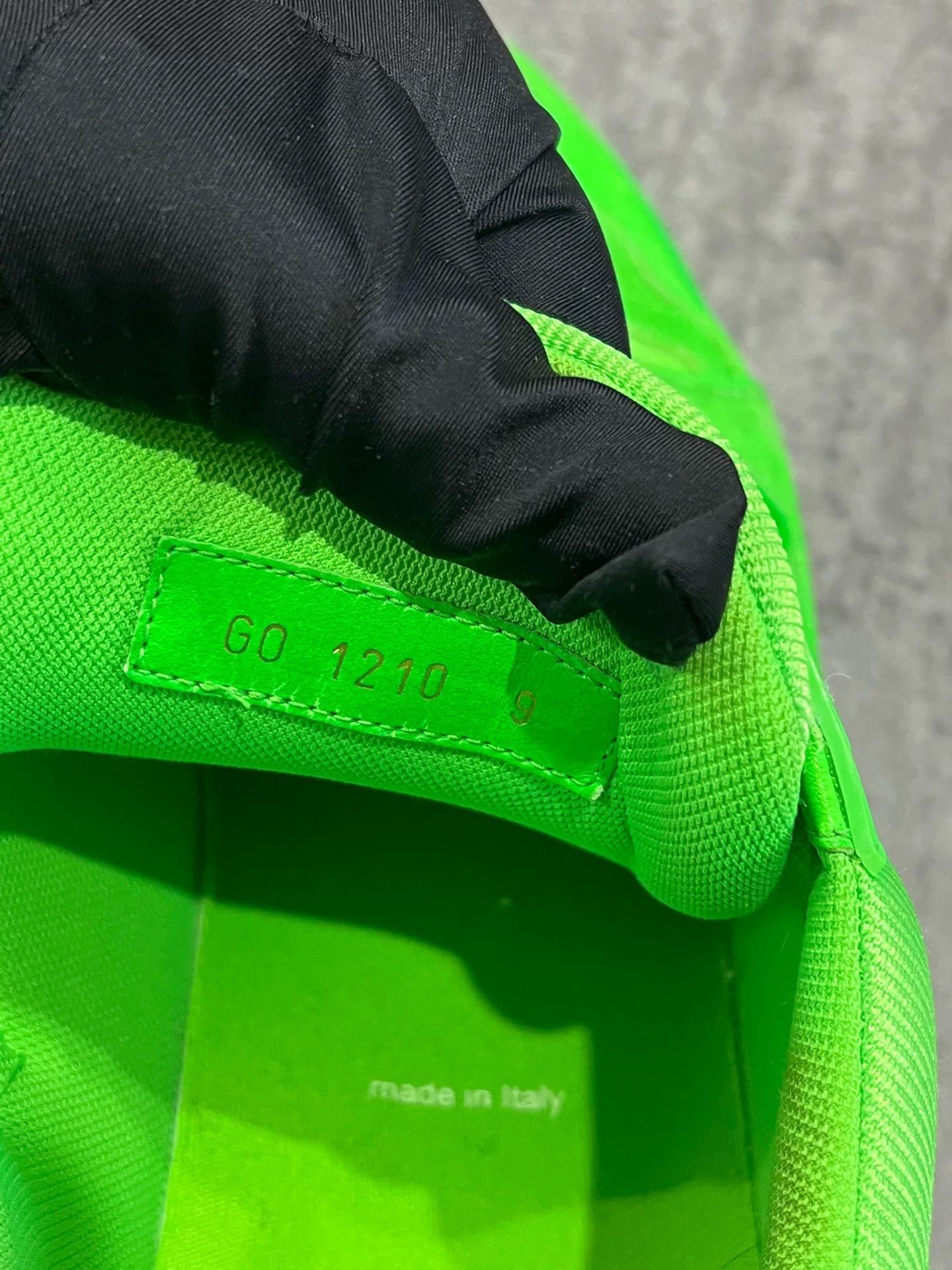 Louis Vuitton fluorescent green trainer shoes size 9 Size US 9 / EU 42 - 7 Thumbnail