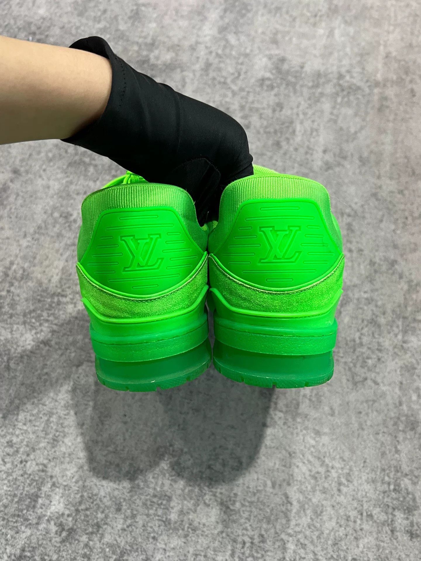 Louis Vuitton fluorescent green trainer shoes size 9 Size US 9 / EU 42 - 6 Thumbnail