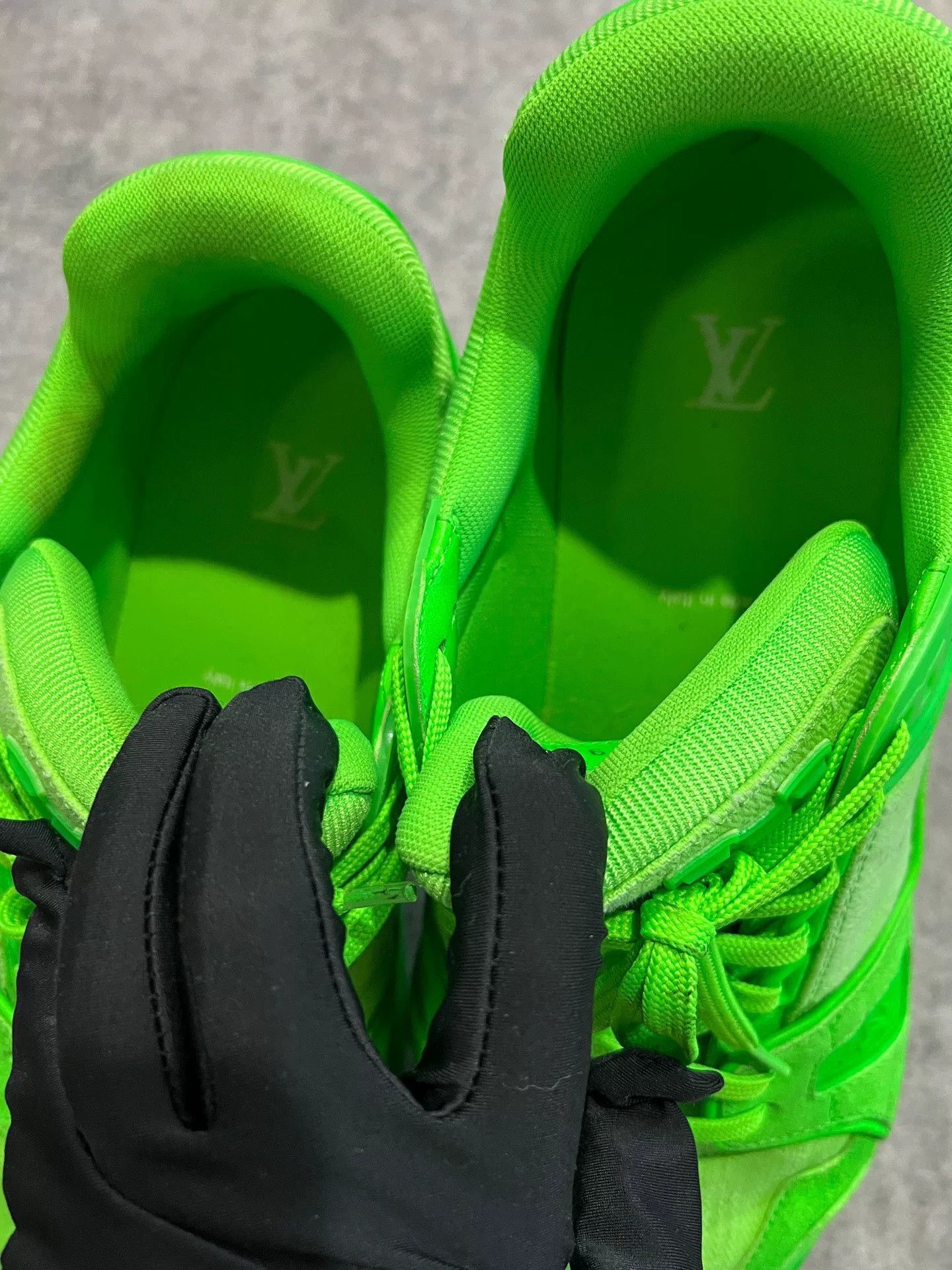 Louis Vuitton fluorescent green trainer shoes size 9 Size US 9 / EU 42 - 5 Thumbnail