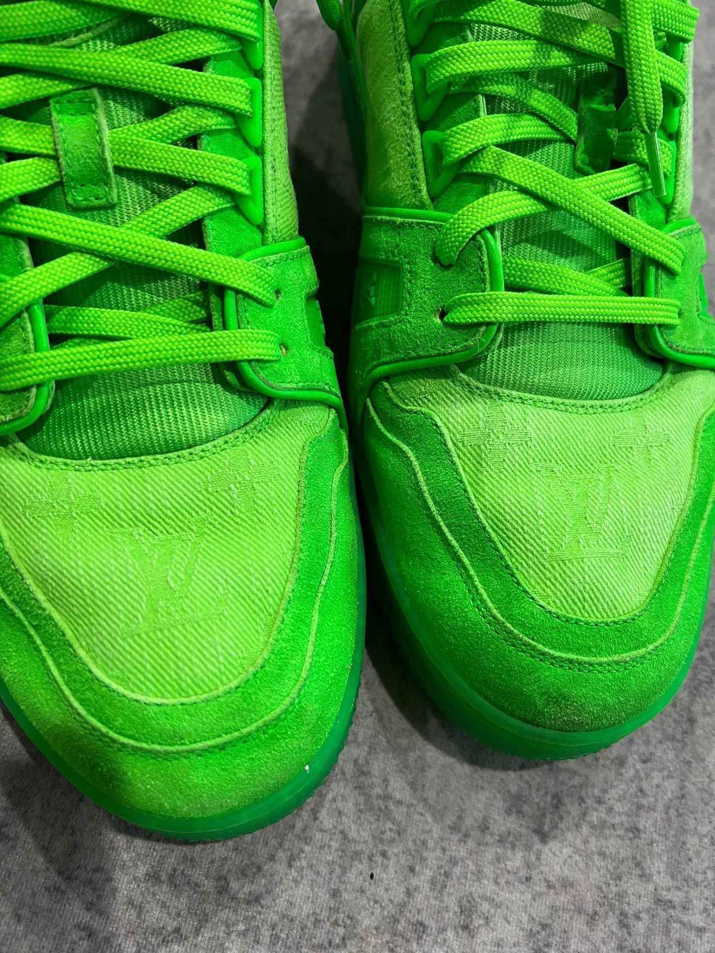 Louis Vuitton fluorescent green trainer shoes size 9 Size US 9 / EU 42 - 3 Thumbnail