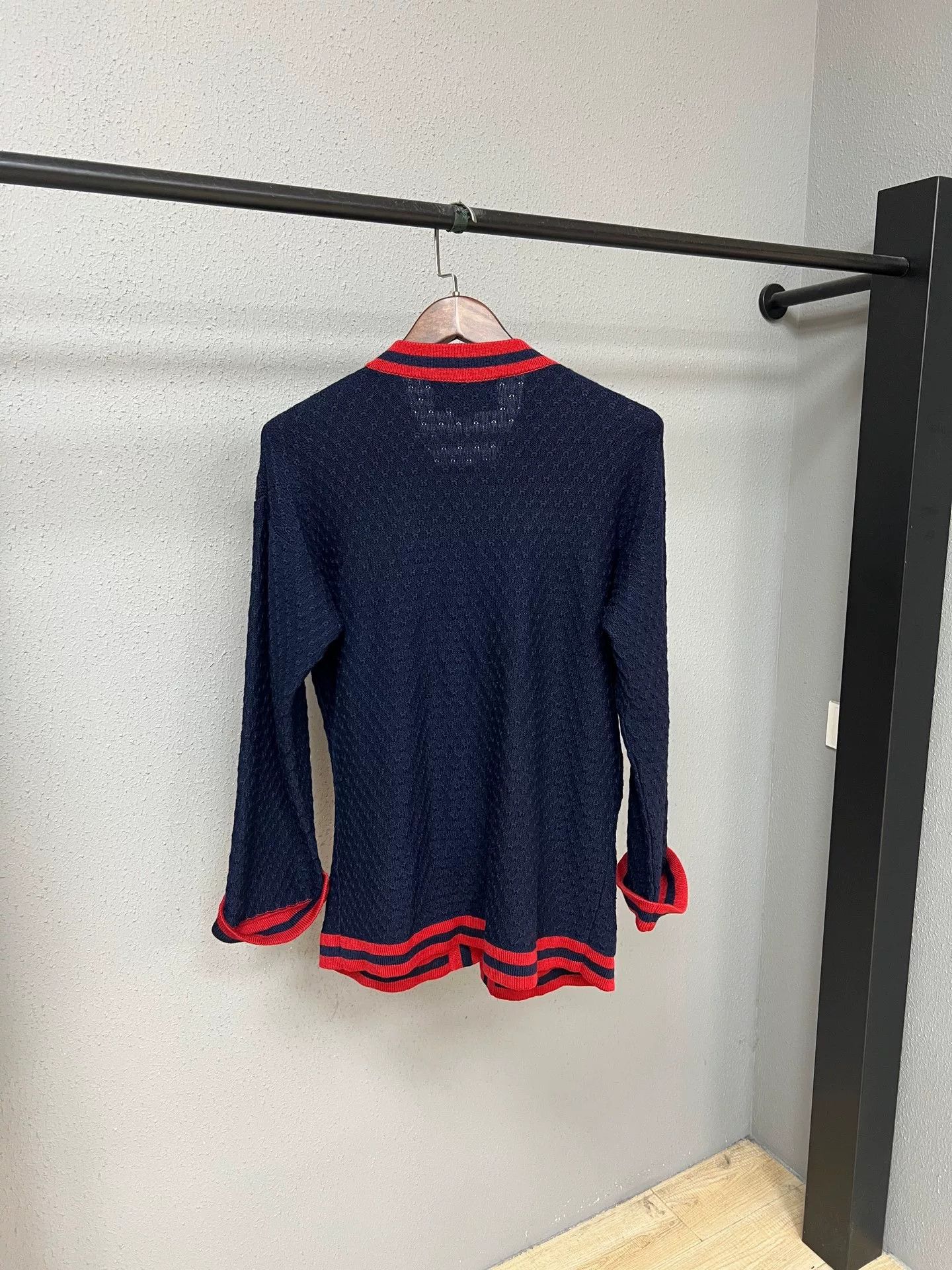 Gucci gucci knit top with red detailing Size L / US 10 / IT 46 - 2 Thumbnail