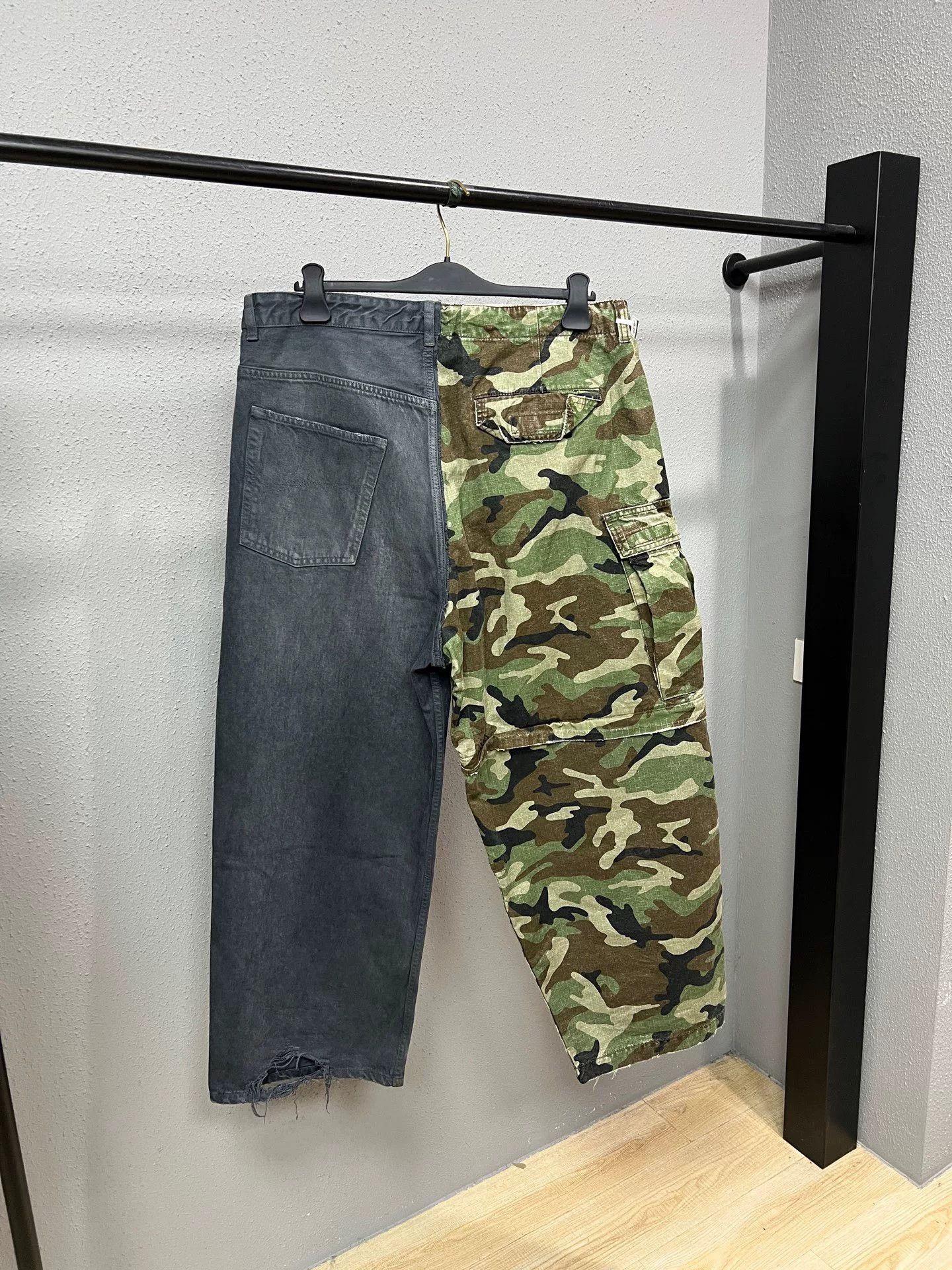 Balenciaga balenciaga camo patchwork denim pants Size US 26 / EU 42 - 2 Thumbnail
