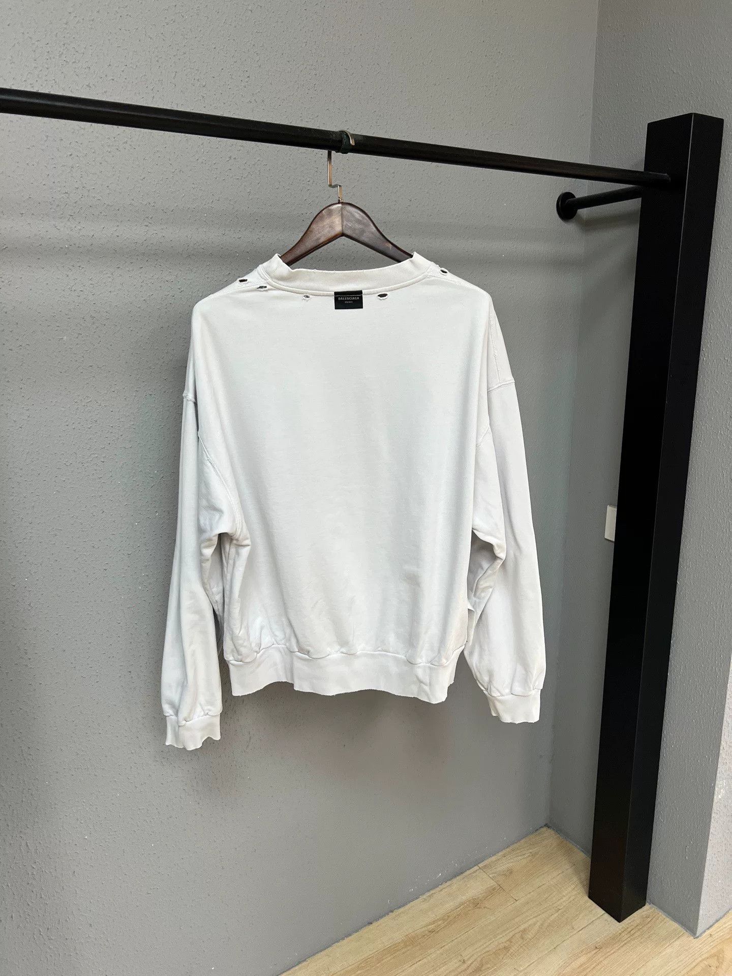 Balenciaga balenciaga inverted logo distressed sweatshirt Size US M / EU 48-50 / 2 - 2 Thumbnail